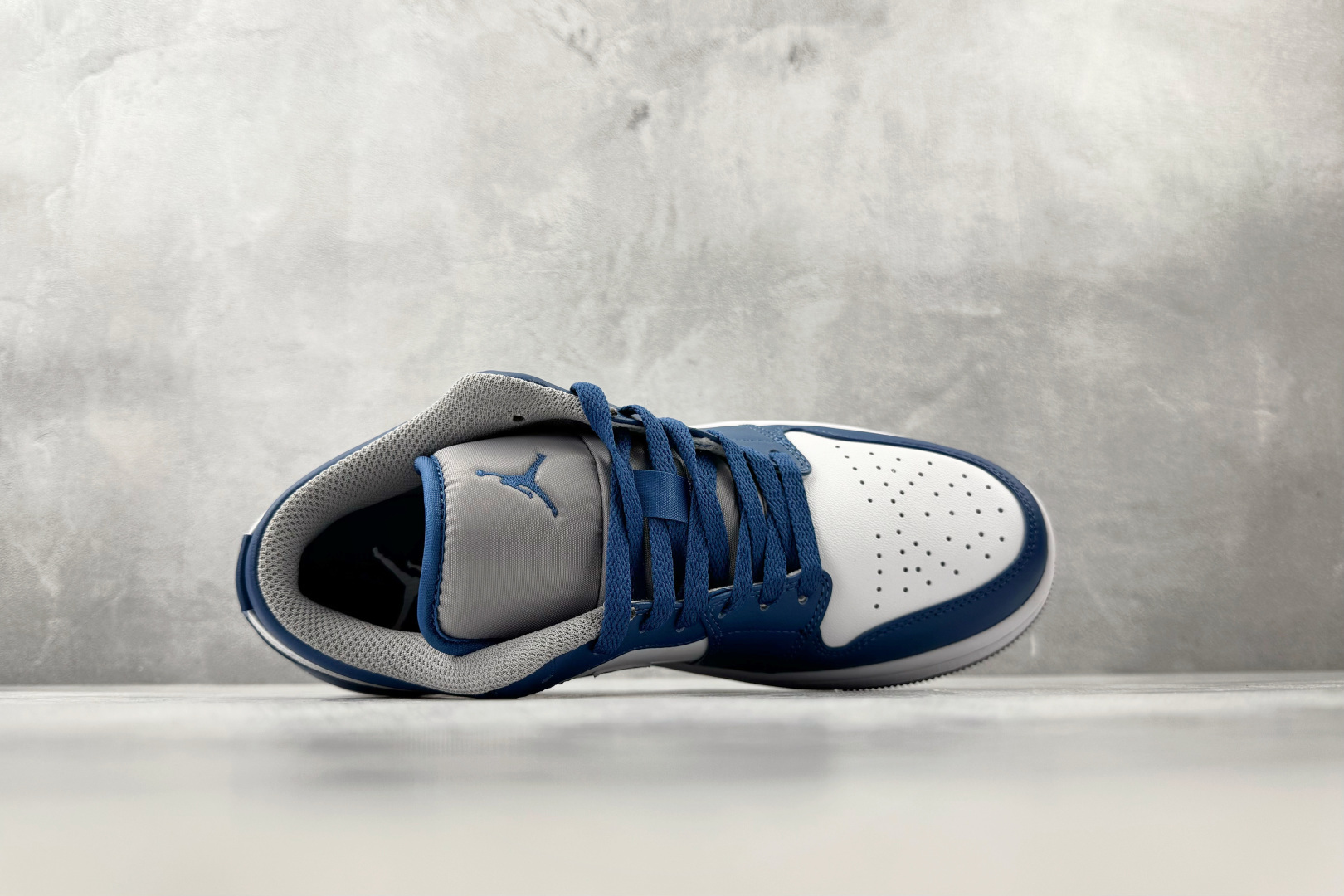 平台爆款 Jordan Air Jordan 1 Low True Blue 白蓝色 553558-412-Top High Quatity Cheap Sneakers Fashion Clothing Clothes Bags handbags Shoes of all Brand wholesale With The best Quality And Beautiful Price from China Factory Chinese suppliers wholesaler seller 平台爆款 Jordan Air Jordan 1 Low True Blue 白蓝色 553558-412
