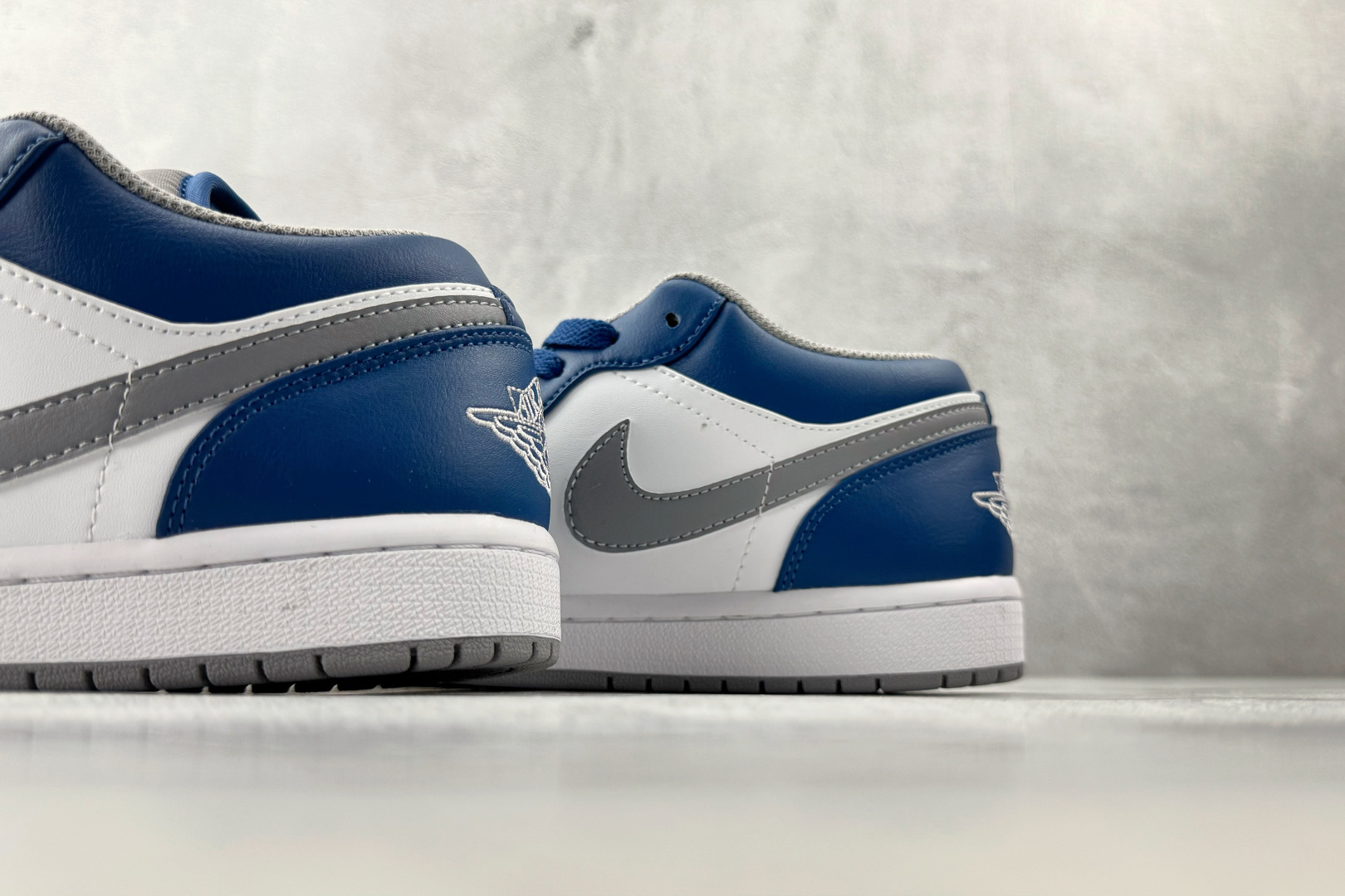 平台爆款 Jordan Air Jordan 1 Low True Blue 白蓝色 553558-412-Top High Quatity Cheap Sneakers Fashion Clothing Clothes Bags handbags Shoes of all Brand wholesale With The best Quality And Beautiful Price from China Factory Chinese suppliers wholesaler seller 平台爆款 Jordan Air Jordan 1 Low True Blue 白蓝色 553558-412