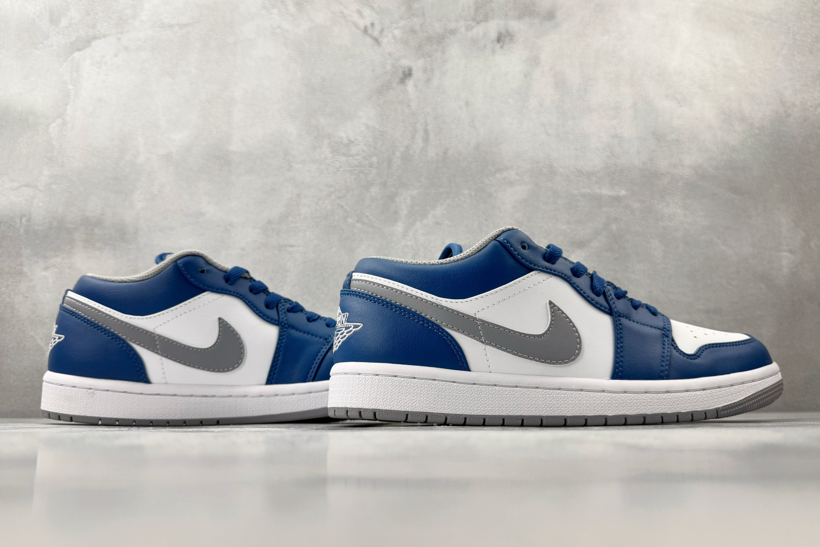 平台爆款 Jordan Air Jordan 1 Low True Blue 白蓝色 553558-412-Top High Quatity Cheap Sneakers Fashion Clothing Clothes Bags handbags Shoes of all Brand wholesale With The best Quality And Beautiful Price from China Factory Chinese suppliers wholesaler seller 平台爆款 Jordan Air Jordan 1 Low True Blue 白蓝色 553558-412