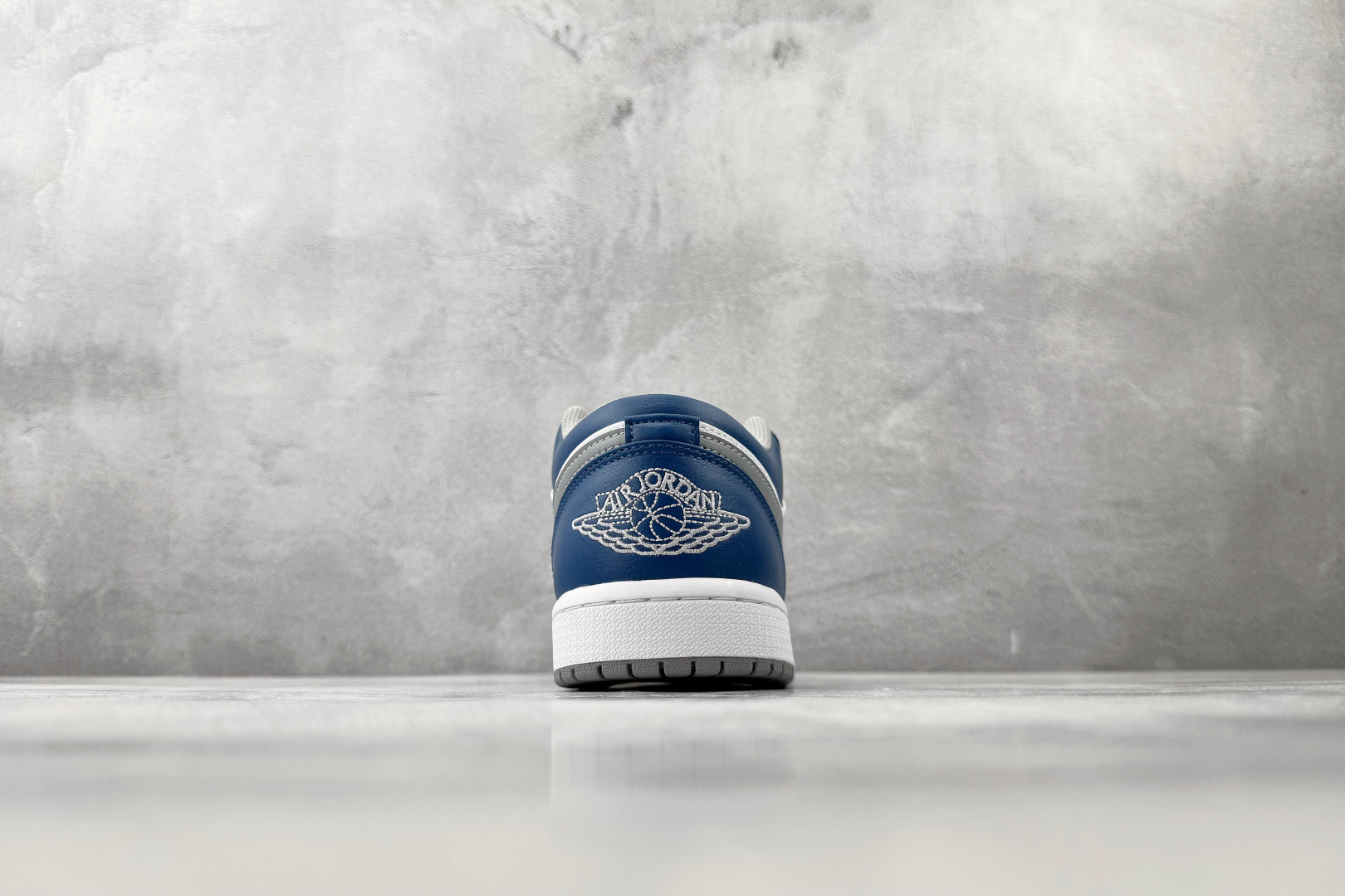 平台爆款 Jordan Air Jordan 1 Low True Blue 白蓝色 553558-412-Top High Quatity Cheap Sneakers Fashion Clothing Clothes Bags handbags Shoes of all Brand wholesale With The best Quality And Beautiful Price from China Factory Chinese suppliers wholesaler seller 平台爆款 Jordan Air Jordan 1 Low True Blue 白蓝色 553558-412