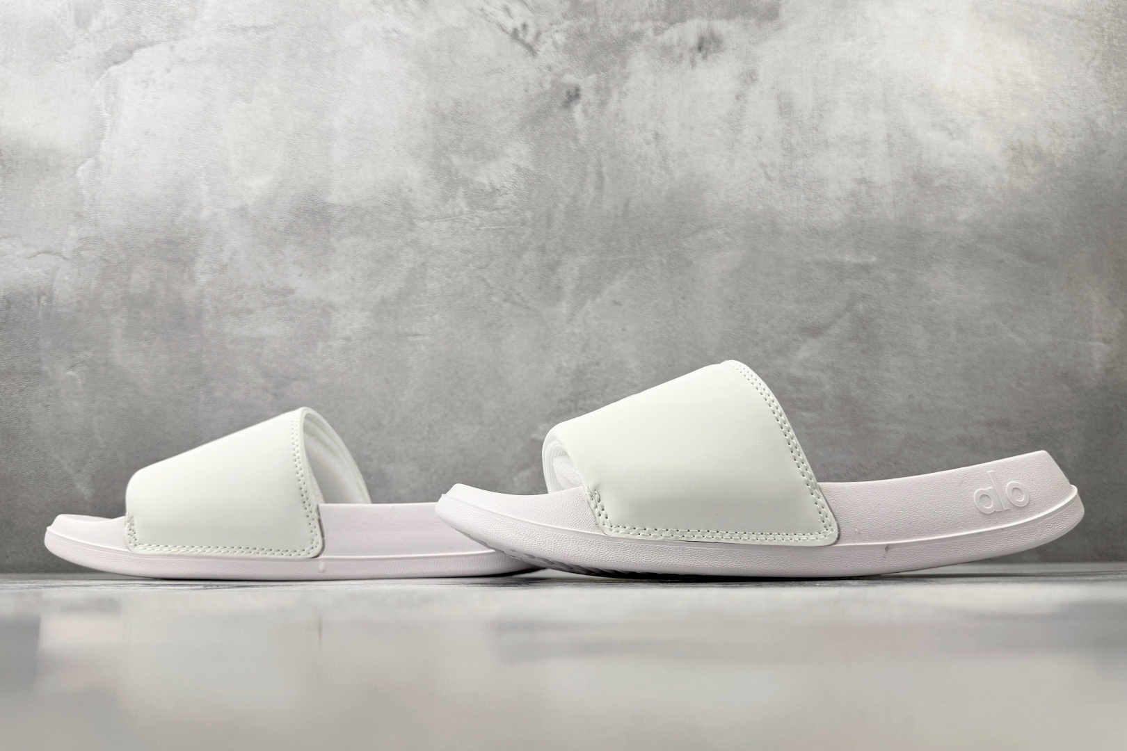 130 alo yoga Unisex it Slide 全白 58016841-Chinese UA Cheap High Quatity Brand Clothes Bags handbags Sneakers wholesale wholesaler seller from China Factory suppliers Fashion Clothing Shoes best Quality Beautiful Price 130 alo yoga Unisex it Slide 全白 58016841
