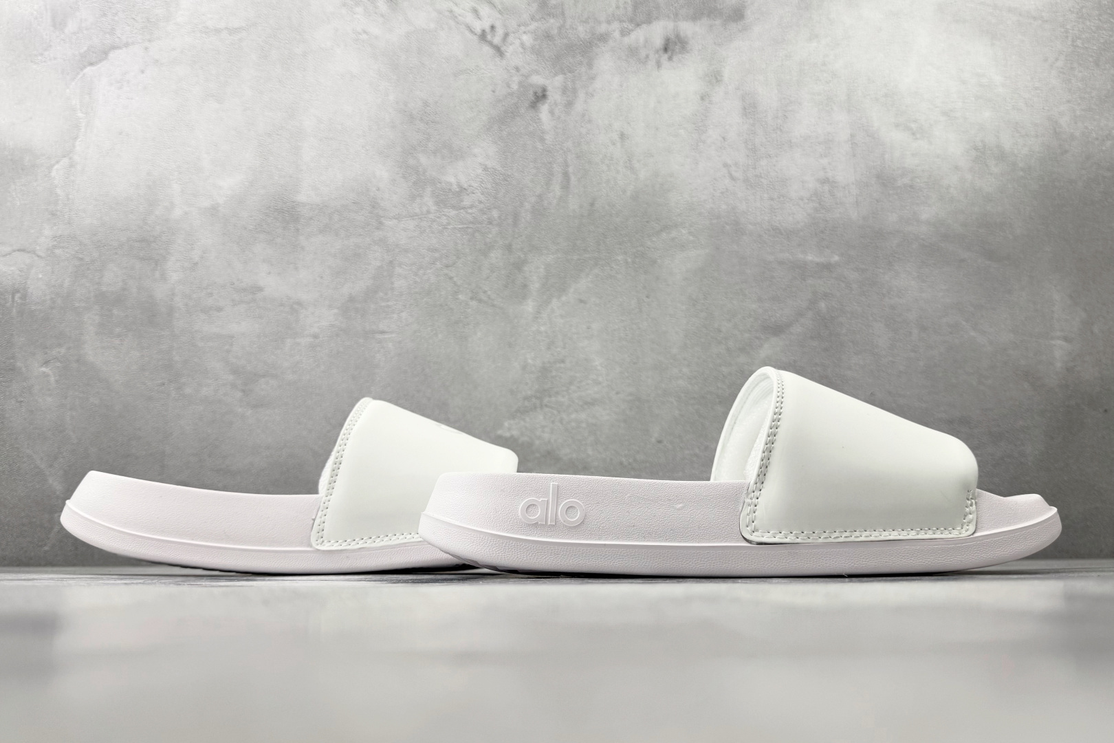 130 alo yoga Unisex it Slide 全白 58016841-Chinese UA Cheap High Quatity Brand Clothes Bags handbags Sneakers wholesale wholesaler seller from China Factory suppliers Fashion Clothing Shoes best Quality Beautiful Price 130 alo yoga Unisex it Slide 全白 58016841