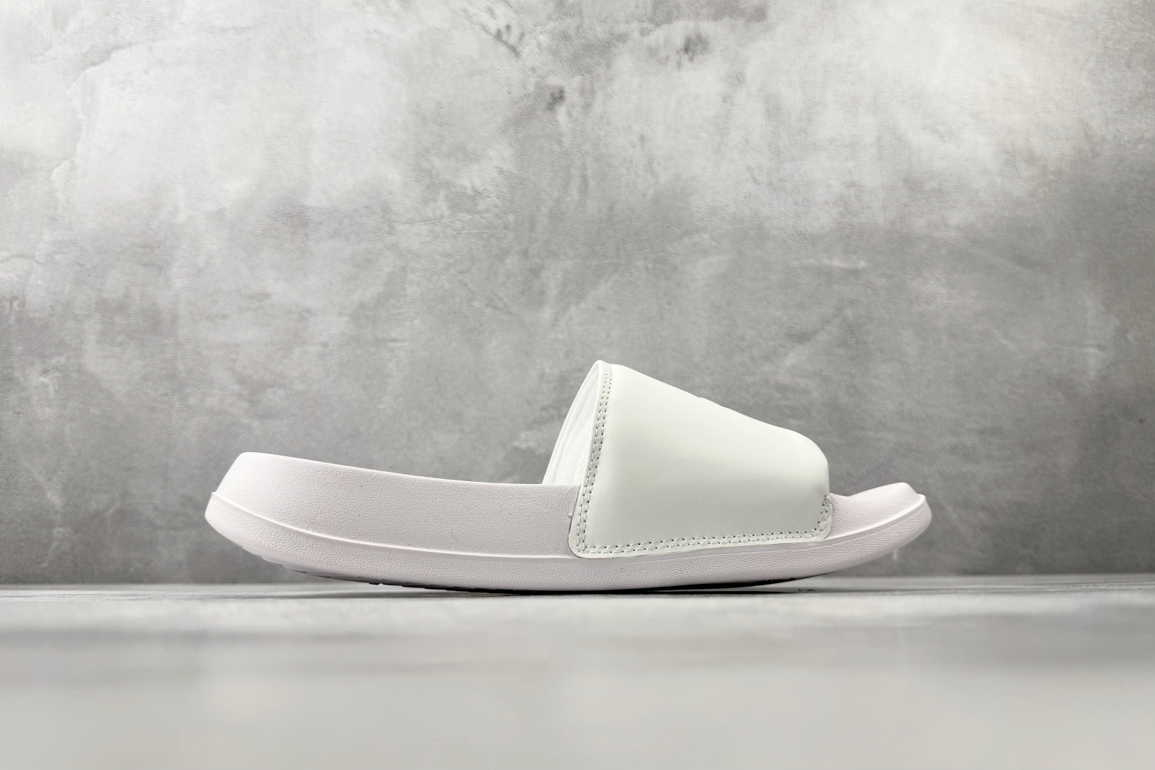 130 alo yoga Unisex it Slide 全白 58016841-Chinese UA Cheap High Quatity Brand Clothes Bags handbags Sneakers wholesale wholesaler seller from China Factory suppliers Fashion Clothing Shoes best Quality Beautiful Price 130 alo yoga Unisex it Slide 全白 58016841