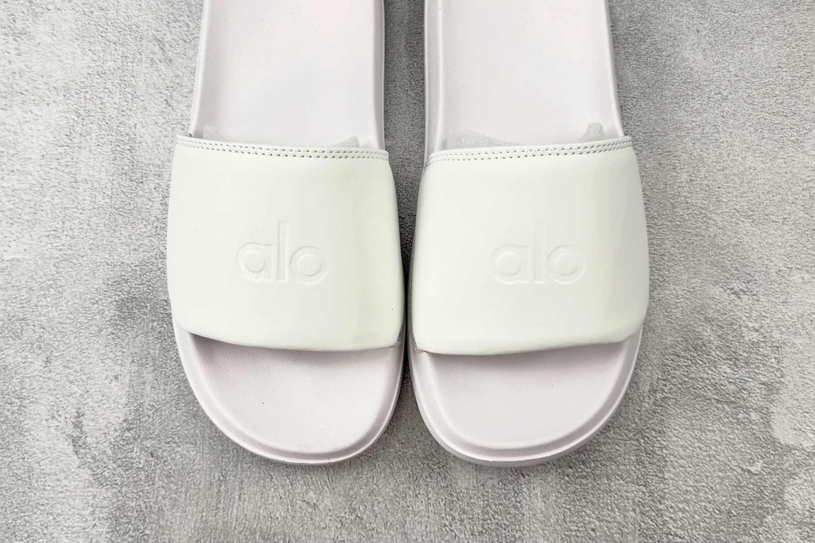 130 alo yoga Unisex it Slide 全白 58016841-Chinese UA Cheap High Quatity Brand Clothes Bags handbags Sneakers wholesale wholesaler seller from China Factory suppliers Fashion Clothing Shoes best Quality Beautiful Price 130 alo yoga Unisex it Slide 全白 58016841