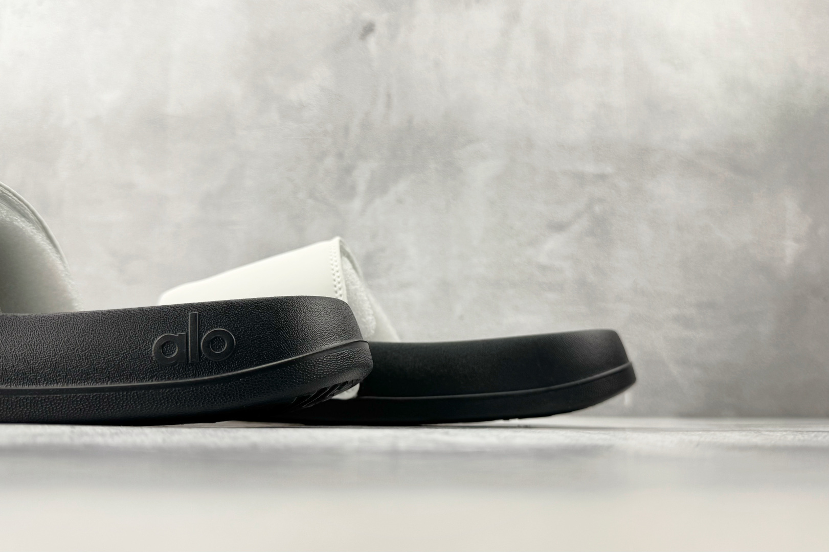 130 alo yoga Unisex it Slide 白黑 58016840-Chinese UA Cheap High Quatity Brand Clothes Bags handbags Sneakers wholesale wholesaler seller from China Factory suppliers Fashion Clothing Shoes best Quality Beautiful Price 130 alo yoga Unisex it Slide 白黑 58016840