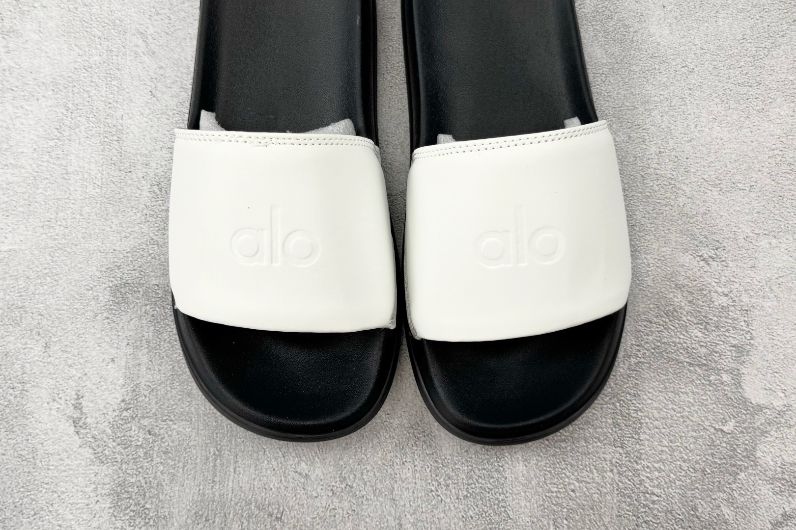 130 alo yoga Unisex it Slide 白黑 58016840-Chinese UA Cheap High Quatity Brand Clothes Bags handbags Sneakers wholesale wholesaler seller from China Factory suppliers Fashion Clothing Shoes best Quality Beautiful Price 130 alo yoga Unisex it Slide 白黑 58016840