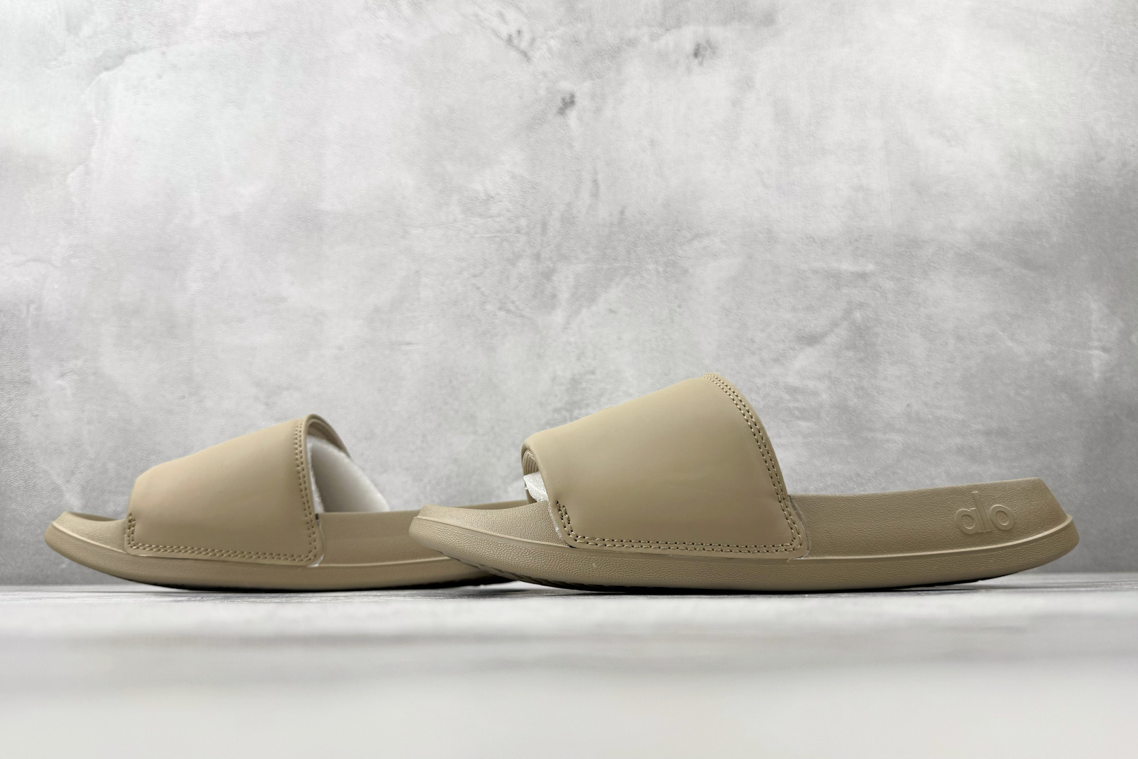 130 alo yoga Unisex it Slide 卡其 58016846