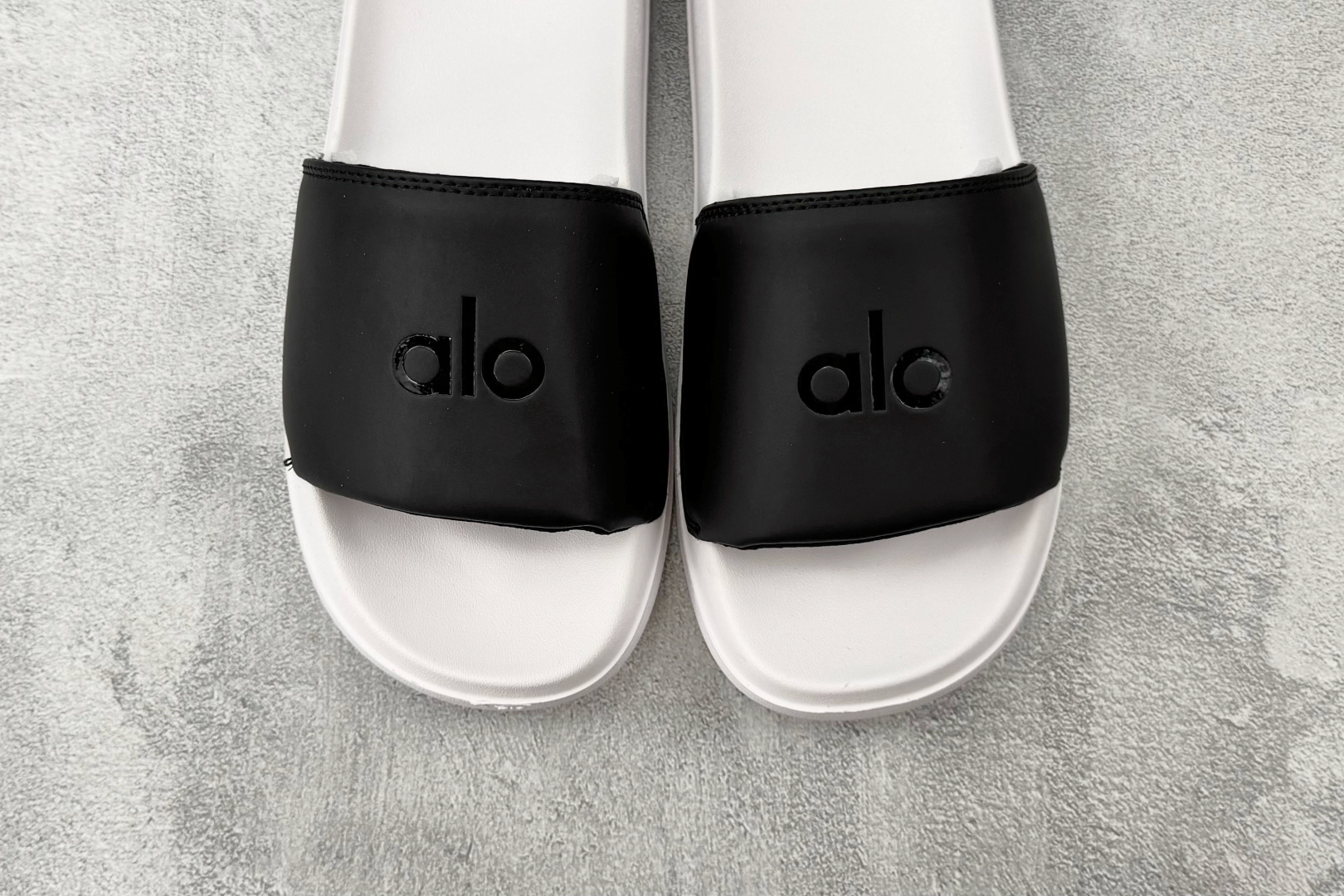 130 alo yoga Unisex it Slide 黑白 58016839 尺码36 36.5 37 38.5 39 40 40.5 41 42 42.5 43 44 44.5 45 46 编码23-Chinese UA Cheap High Quatity Brand Clothes Bags handbags Sneakers wholesale wholesaler seller from China Factory suppliers Fashion Clothing Shoes best Quality Beautiful Price 130 alo yoga Unisex it Slide 黑白 58016839 尺码36 36.5 37 38.5 39 40 40.5 41 42 42.5 43 44 44.5 45 46 编码23
