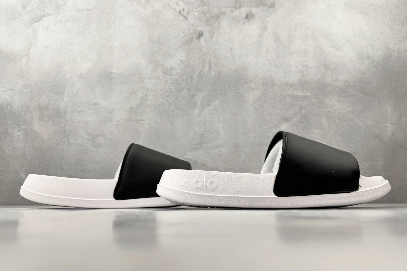 130 alo yoga Unisex it Slide 黑白 58016839 尺码36 36.5 37 38.5 39 40 40.5 41 42 42.5 43 44 44.5 45 46 编码23-Chinese UA Cheap High Quatity Brand Clothes Bags handbags Sneakers wholesale wholesaler seller from China Factory suppliers Fashion Clothing Shoes best Quality Beautiful Price 130 alo yoga Unisex it Slide 黑白 58016839 尺码36 36.5 37 38.5 39 40 40.5 41 42 42.5 43 44 44.5 45 46 编码23