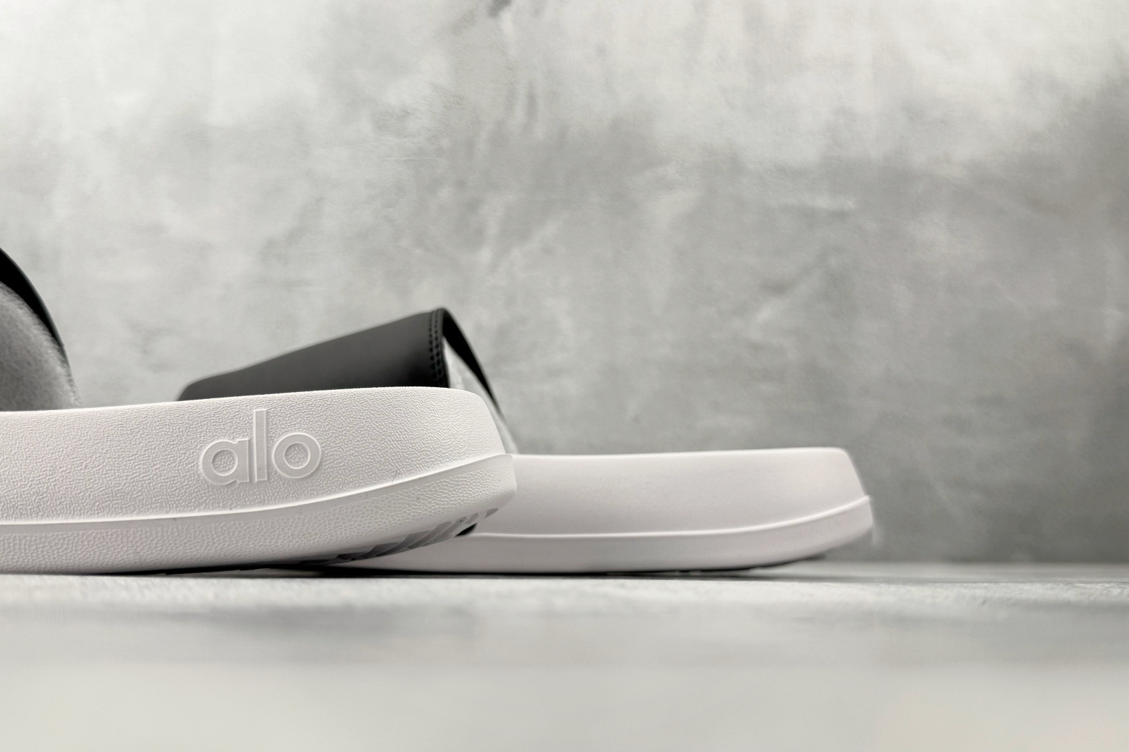 130 alo yoga Unisex it Slide 黑白 58016839 尺码36 36.5 37 38.5 39 40 40.5 41 42 42.5 43 44 44.5 45 46 编码23-Chinese UA Cheap High Quatity Brand Clothes Bags handbags Sneakers wholesale wholesaler seller from China Factory suppliers Fashion Clothing Shoes best Quality Beautiful Price 130 alo yoga Unisex it Slide 黑白 58016839 尺码36 36.5 37 38.5 39 40 40.5 41 42 42.5 43 44 44.5 45 46 编码23