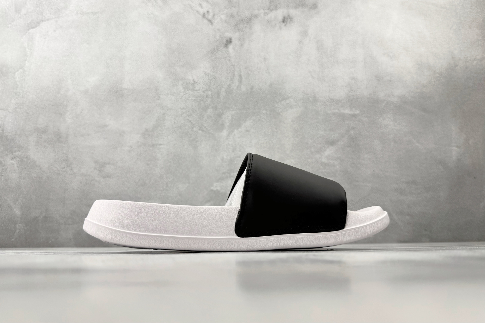 130 alo yoga Unisex it Slide 黑白 58016839 尺码36 36.5 37 38.5 39 40 40.5 41 42 42.5 43 44 44.5 45 46 编码23-Chinese UA Cheap High Quatity Brand Clothes Bags handbags Sneakers wholesale wholesaler seller from China Factory suppliers Fashion Clothing Shoes best Quality Beautiful Price 130 alo yoga Unisex it Slide 黑白 58016839 尺码36 36.5 37 38.5 39 40 40.5 41 42 42.5 43 44 44.5 45 46 编码23