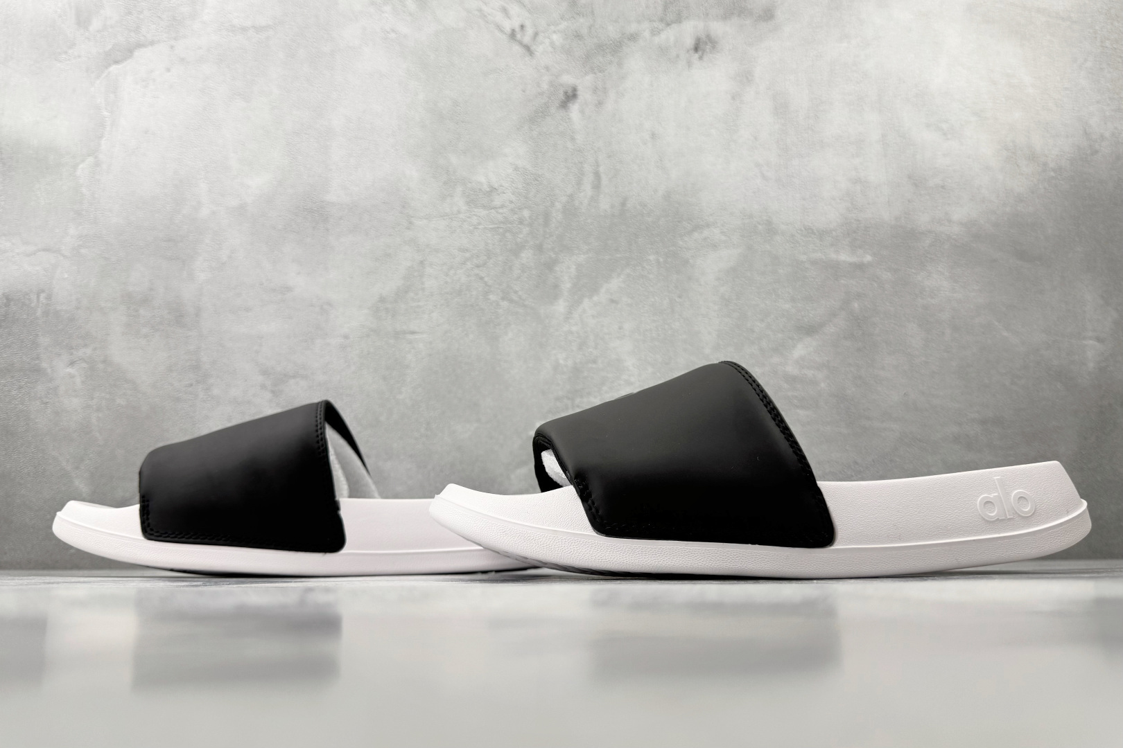 130 alo yoga Unisex it Slide 黑白 58016839 尺码36 36.5 37 38.5 39 40 40.5 41 42 42.5 43 44 44.5 45 46 编码23-Chinese UA Cheap High Quatity Brand Clothes Bags handbags Sneakers wholesale wholesaler seller from China Factory suppliers Fashion Clothing Shoes best Quality Beautiful Price 130 alo yoga Unisex it Slide 黑白 58016839 尺码36 36.5 37 38.5 39 40 40.5 41 42 42.5 43 44 44.5 45 46 编码23