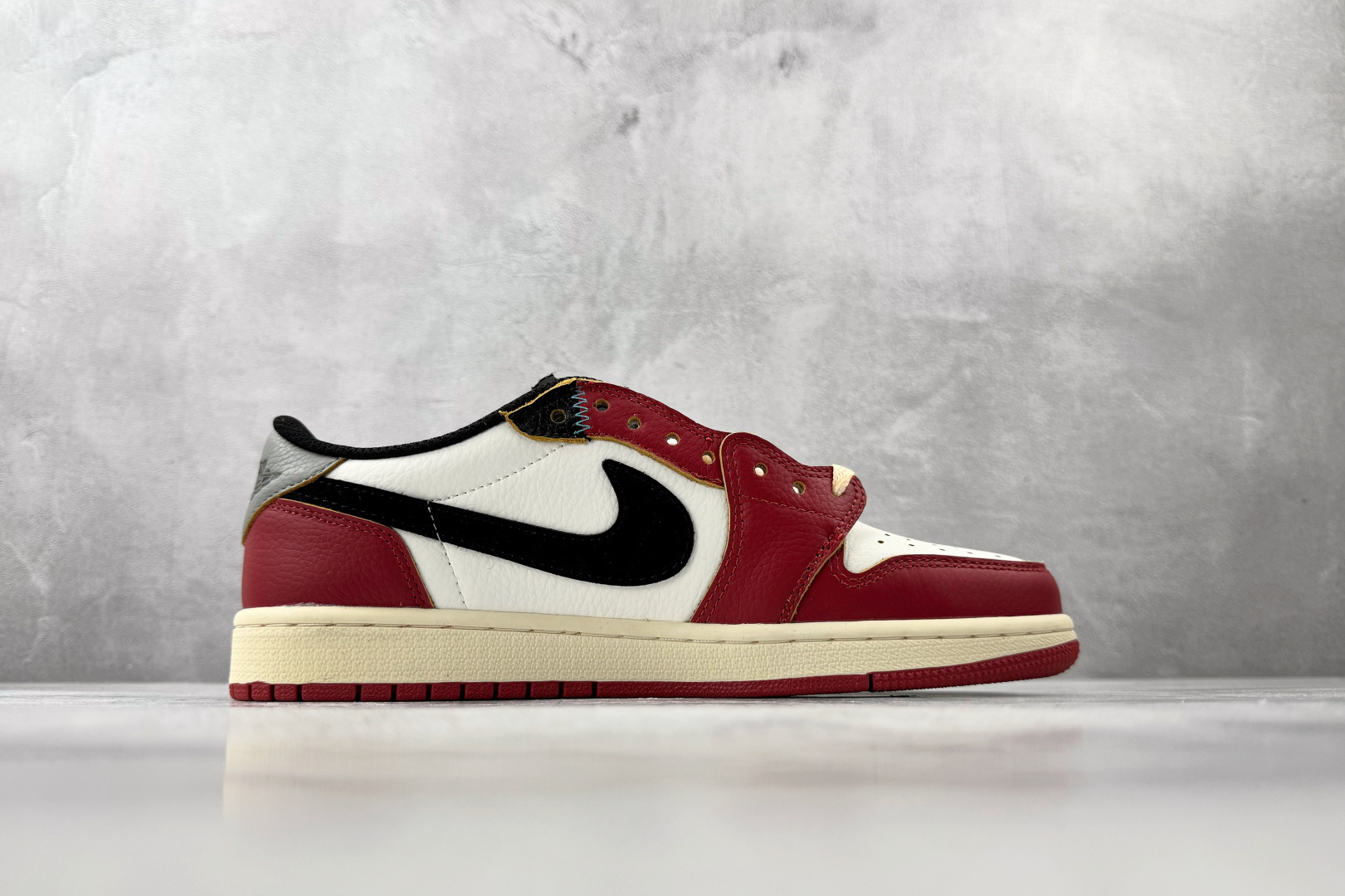 河源 Travis Scott x Jordan Air Jordan 1 芝加哥 红白黑货号：DM78