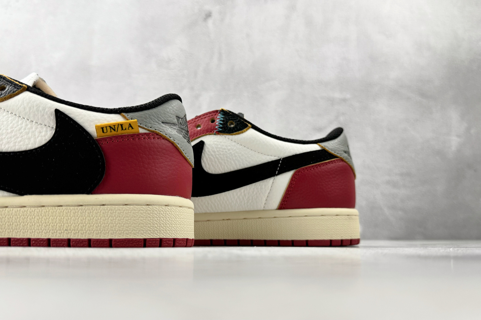河源 Travis Scott x Jordan Air Jordan 1 芝加哥 红白黑货号：DM78