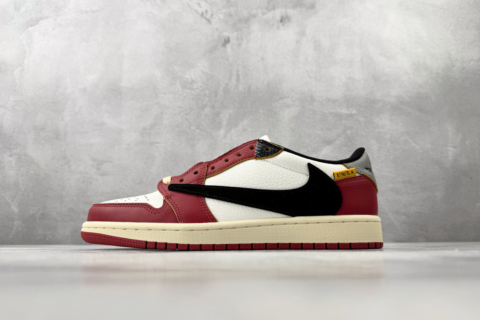 河源 Travis Scott x Jordan Air Jordan 1 芝加哥 红白黑货号：DM78