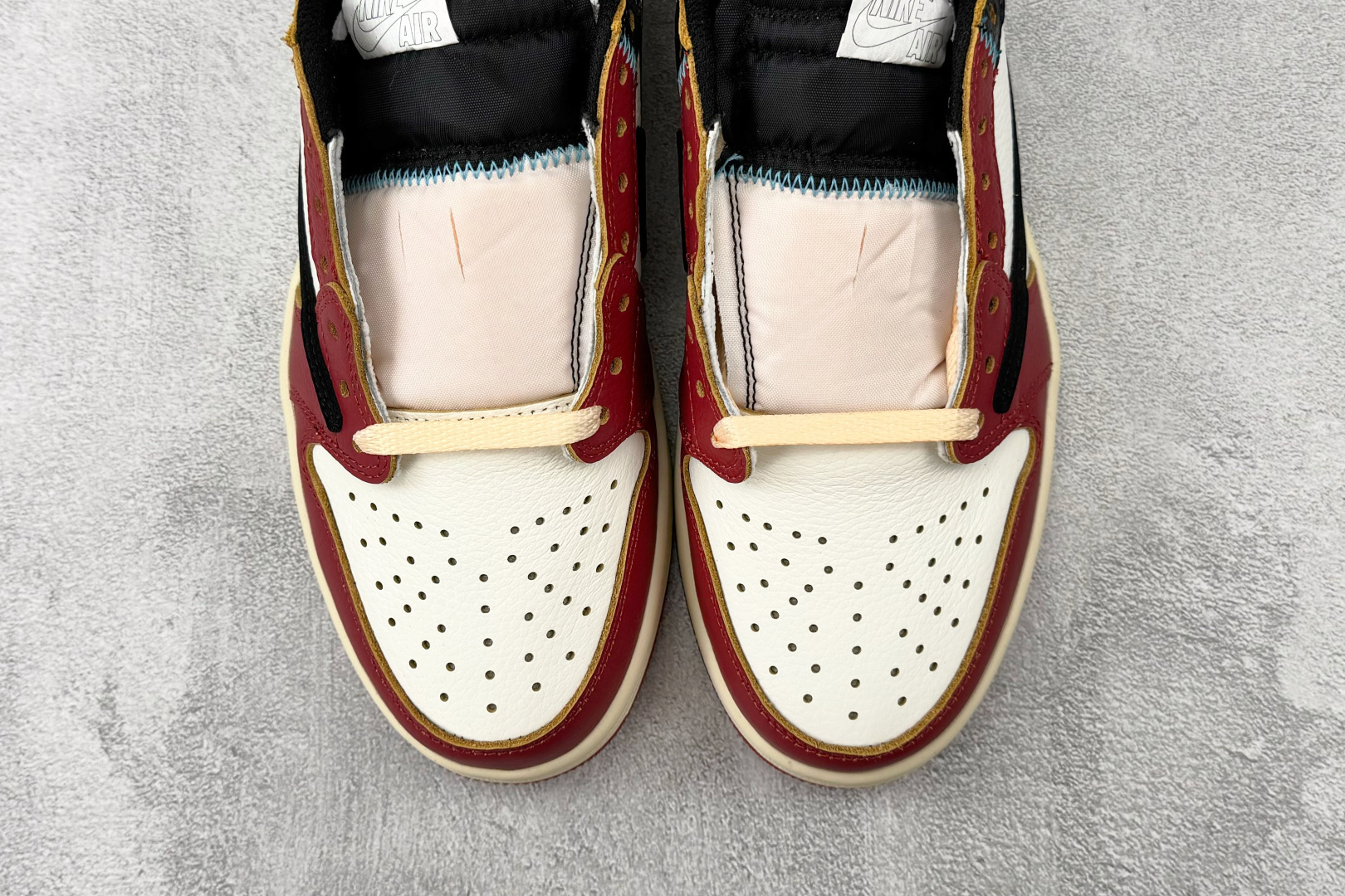 河源 Travis Scott x Jordan Air Jordan 1 芝加哥 红白黑货号：DM78
