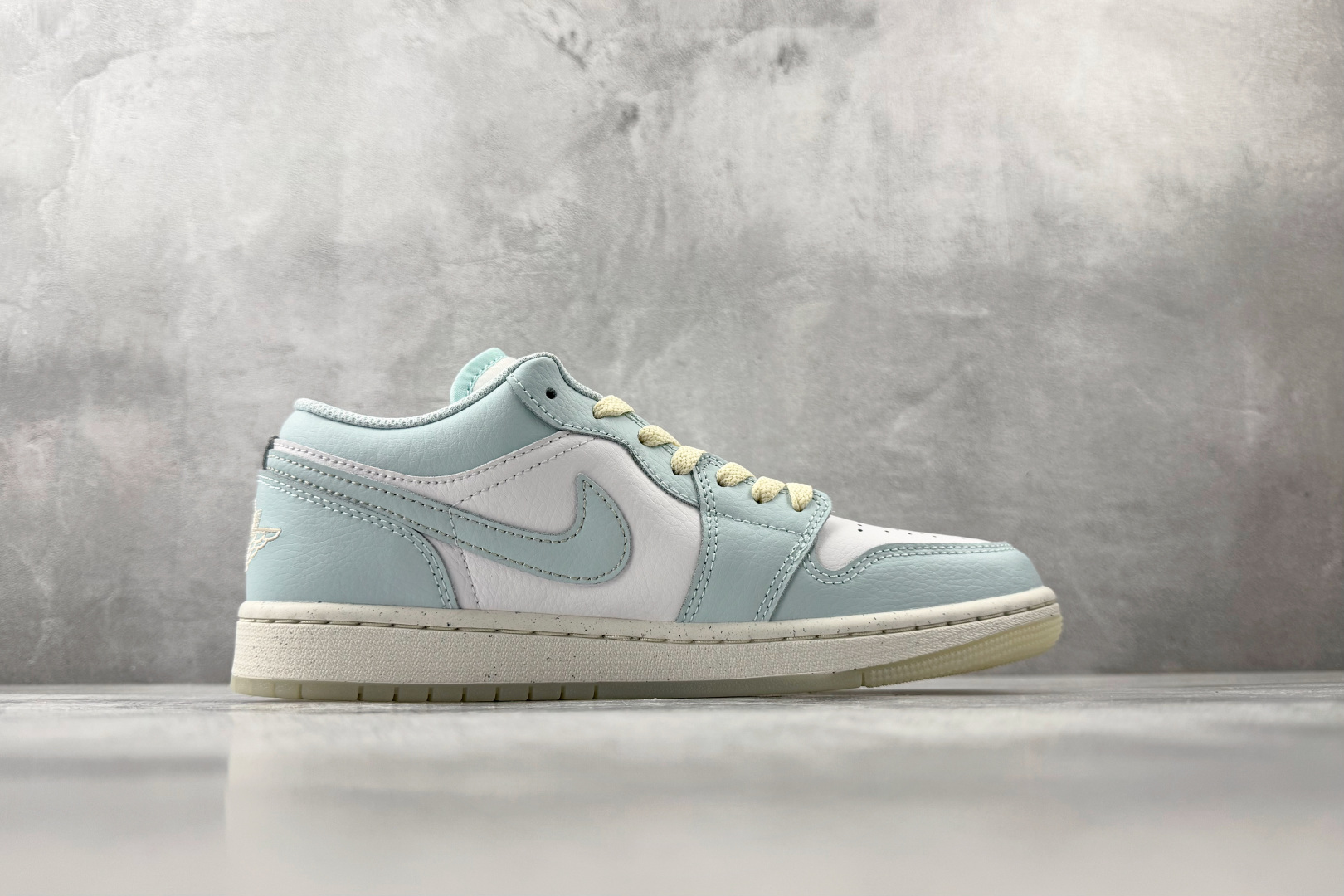 Jordan Air Jordan 1 蓝白 HJ5999-400-Top High Quatity Cheap Sneakers Fashion Clothing Clothes Bags handbags Shoes of all Brand wholesale With The best Quality And Beautiful Price from China Factory Chinese suppliers wholesaler seller Jordan Air Jordan 1 蓝白 HJ5999-400