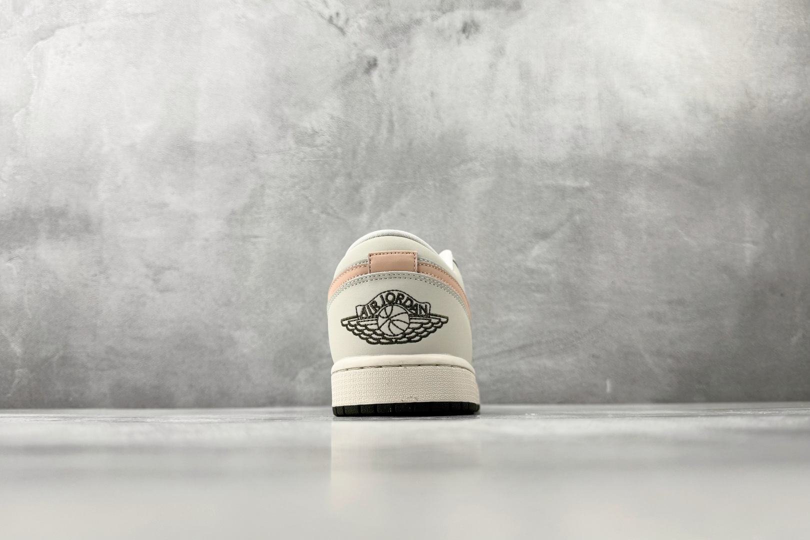 综合版 Jordan Air Jordan 1 LOW 帆白粉橙 DC0774-111-Top High Quatity Cheap Sneakers Fashion Clothing Clothes Bags handbags Shoes of all Brand wholesale With The best Quality And Beautiful Price from China Factory Chinese suppliers wholesaler seller 综合版 Jordan Air Jordan 1 LOW 帆白粉橙 DC0774-111