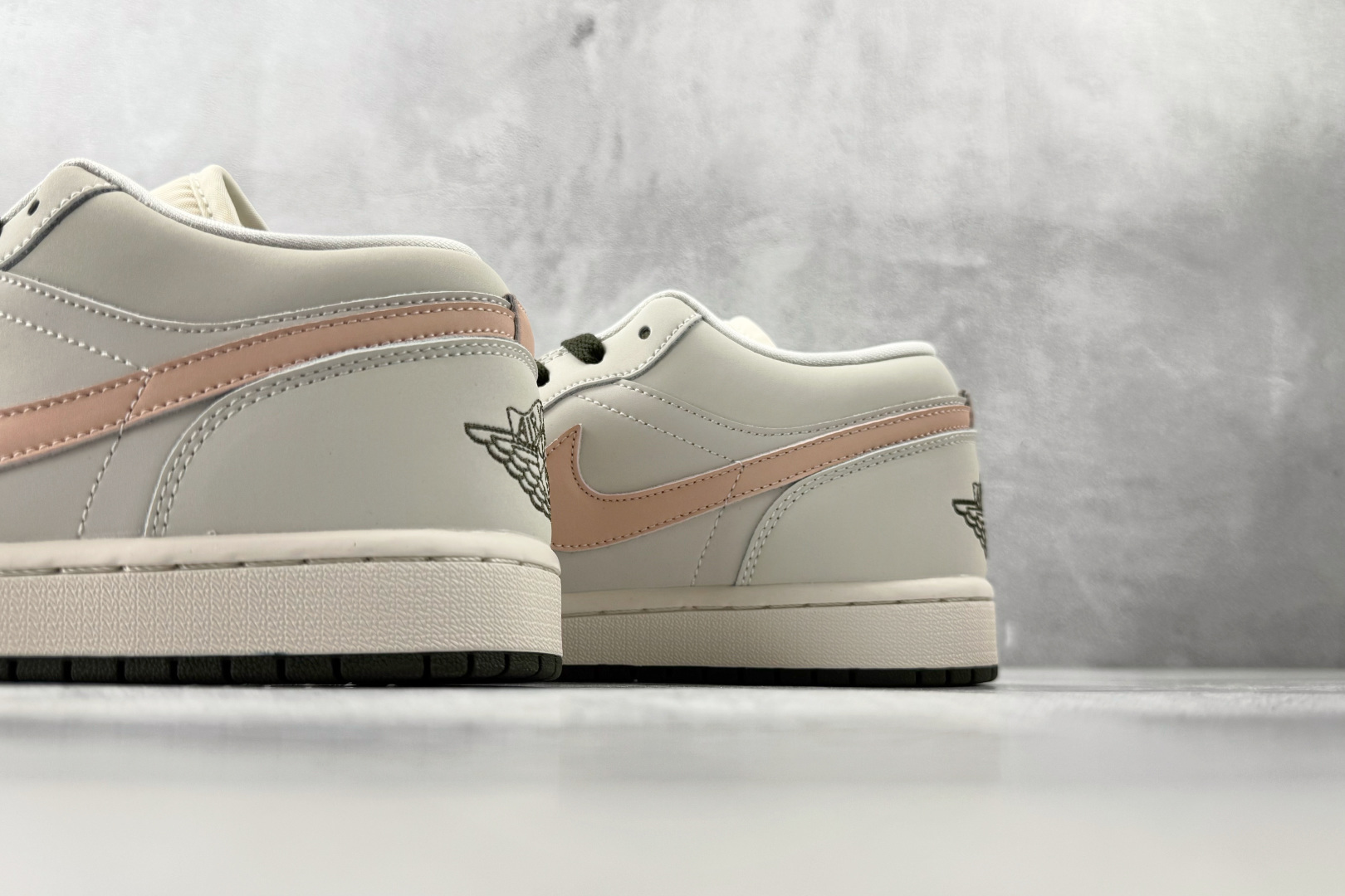综合版 Jordan Air Jordan 1 LOW 帆白粉橙 DC0774-111-Top High Quatity Cheap Sneakers Fashion Clothing Clothes Bags handbags Shoes of all Brand wholesale With The best Quality And Beautiful Price from China Factory Chinese suppliers wholesaler seller 综合版 Jordan Air Jordan 1 LOW 帆白粉橙 DC0774-111