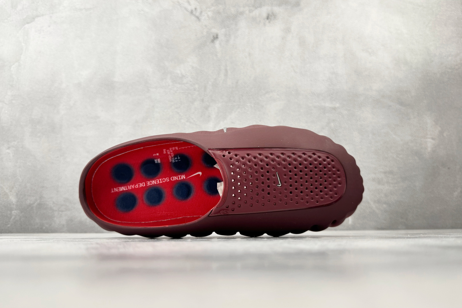 N 版  东南亚订单  Nike Mind 001 深红 货号：HQ4307-601 尺码：36 36.5 37.5 3