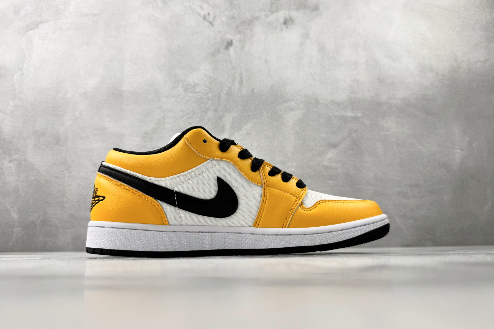 平台爆款 Jordan Air Jordan 1 low ”laser orange” 湖人 白橙 CZ4776-107-Top High Quatity Cheap Sneakers Fashion Clothing Clothes Bags handbags Shoes of all Brand wholesale With The best Quality And Beautiful Price from China Factory Chinese suppliers wholesaler seller 平台爆款 Jordan Air Jordan 1 low ”laser orange” 湖人 白橙 CZ4776-107