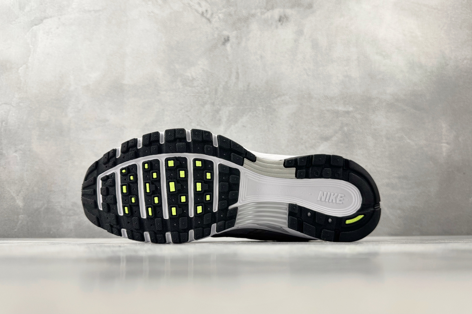 原鞋开发 原数据档案 Nike P-6000 灰色 IQ7600-012-Top High Quatity Cheap Sneakers Fashion Clothing Clothes Bags handbags Shoes of all Brand wholesale With The best Quality And Beautiful Price from China Factory Chinese suppliers wholesaler seller 原鞋开发 原数据档案 Nike P-6000 灰色 IQ7600-012