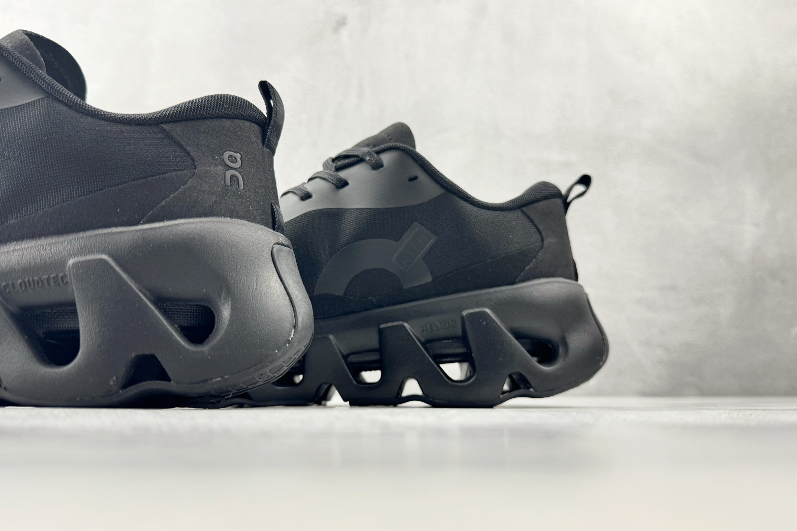 200 On × KITH K-Tech 1 黑色 3WG1070-Chinese UA Cheap High Quatity Brand Clothes Bags handbags Sneakers wholesale wholesaler seller from China Factory suppliers Fashion Clothing Shoes best Quality Beautiful Price 200 On × KITH K-Tech 1 黑色 3WG1070
