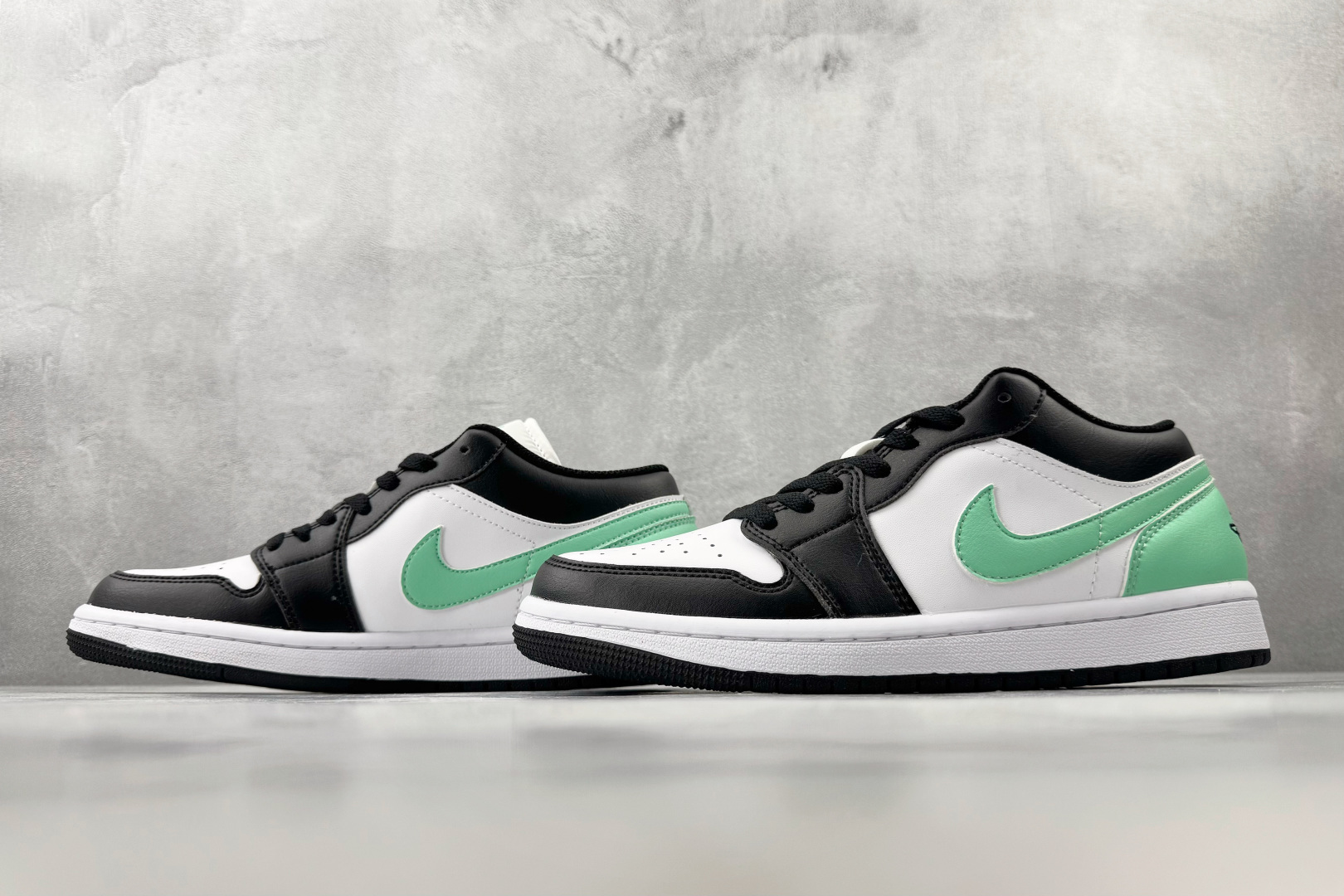 平台爆款 Jordan Air Jordan 1 low 白绿 553558-131-Top High Quatity Cheap Sneakers Fashion Clothing Clothes Bags handbags Shoes of all Brand wholesale With The best Quality And Beautiful Price from China Factory Chinese suppliers wholesaler seller 平台爆款 Jordan Air Jordan 1 low 白绿 553558-131
