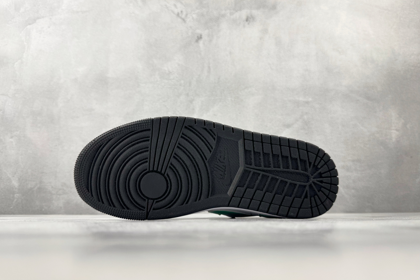 平台爆款 Jordan Air Jordan 1 low 白绿 553558-131-Top High Quatity Cheap Sneakers Fashion Clothing Clothes Bags handbags Shoes of all Brand wholesale With The best Quality And Beautiful Price from China Factory Chinese suppliers wholesaler seller 平台爆款 Jordan Air Jordan 1 low 白绿 553558-131