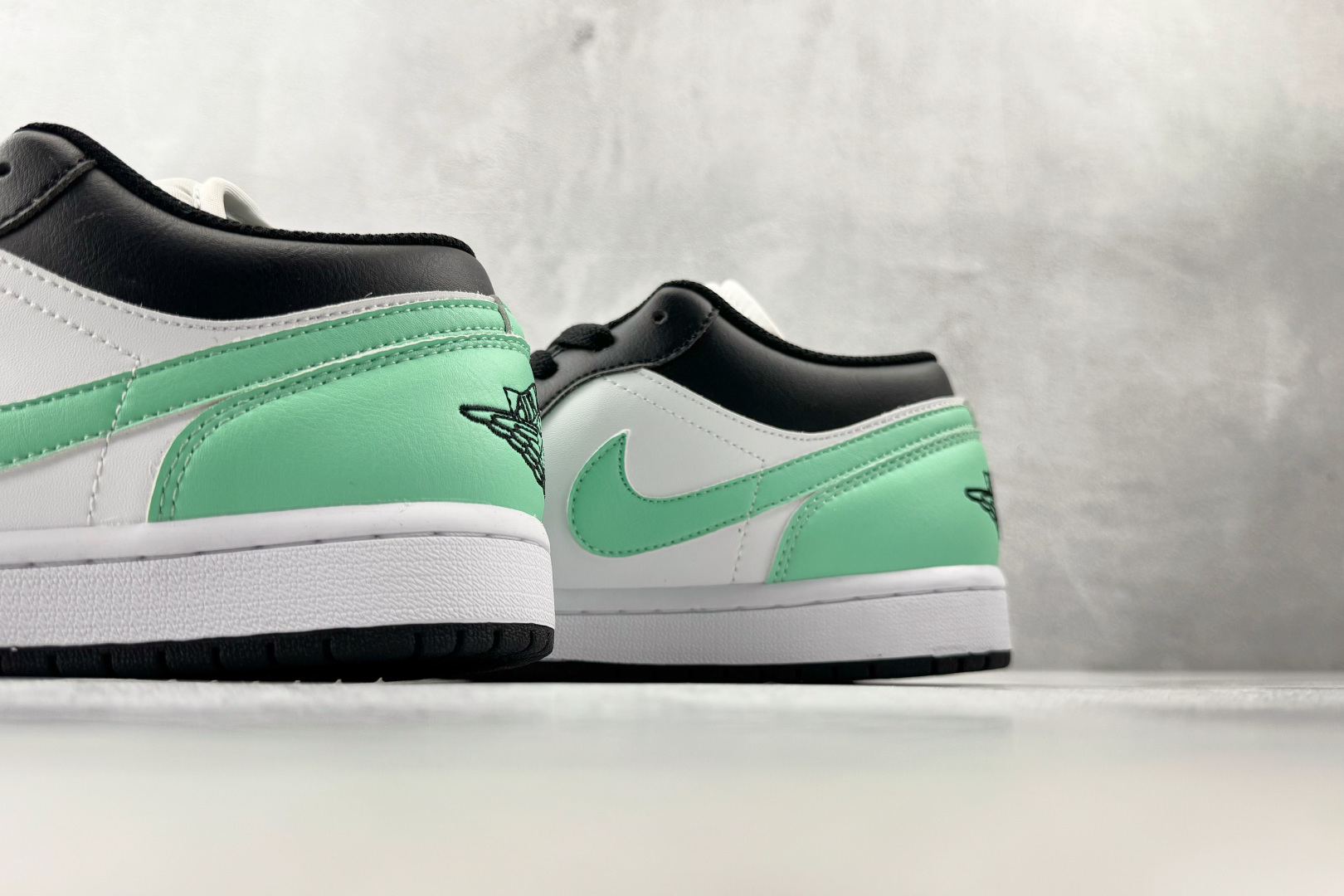 平台爆款 Jordan Air Jordan 1 low 白绿 553558-131-Top High Quatity Cheap Sneakers Fashion Clothing Clothes Bags handbags Shoes of all Brand wholesale With The best Quality And Beautiful Price from China Factory Chinese suppliers wholesaler seller 平台爆款 Jordan Air Jordan 1 low 白绿 553558-131
