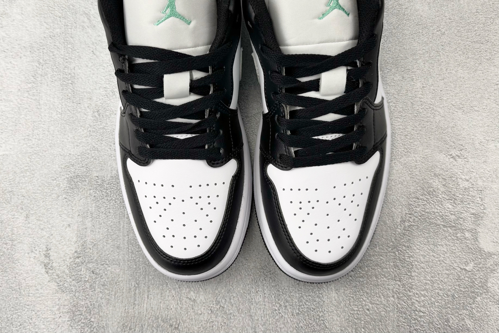 平台爆款 Jordan Air Jordan 1 low 白绿 553558-131-Top High Quatity Cheap Sneakers Fashion Clothing Clothes Bags handbags Shoes of all Brand wholesale With The best Quality And Beautiful Price from China Factory Chinese suppliers wholesaler seller 平台爆款 Jordan Air Jordan 1 low 白绿 553558-131