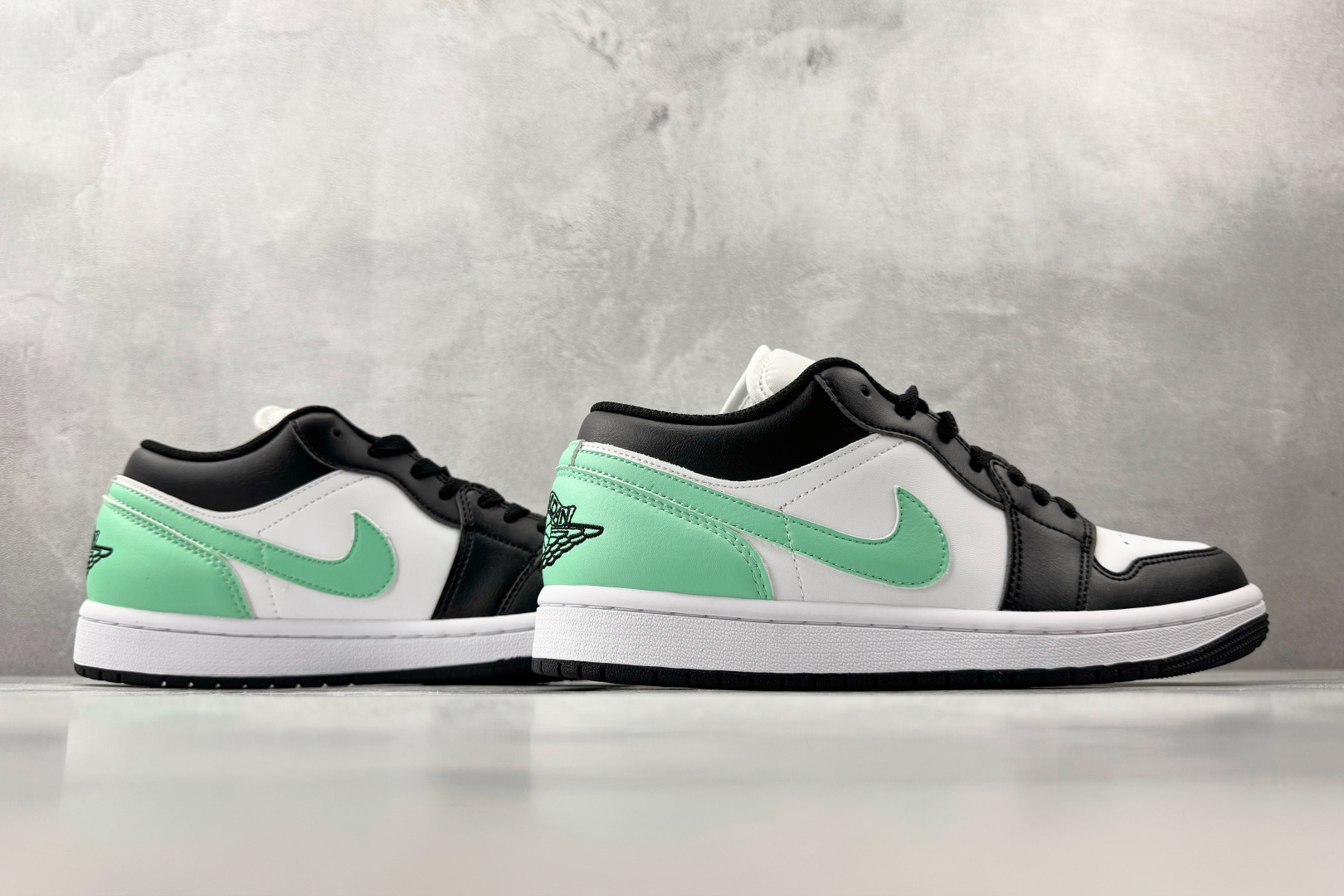 平台爆款 Jordan Air Jordan 1 low 白绿 553558-131-Top High Quatity Cheap Sneakers Fashion Clothing Clothes Bags handbags Shoes of all Brand wholesale With The best Quality And Beautiful Price from China Factory Chinese suppliers wholesaler seller 平台爆款 Jordan Air Jordan 1 low 白绿 553558-131