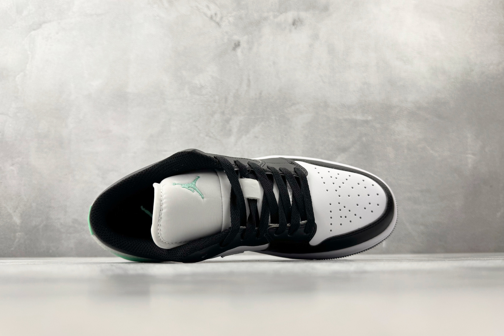 平台爆款 Jordan Air Jordan 1 low 白绿 553558-131-Top High Quatity Cheap Sneakers Fashion Clothing Clothes Bags handbags Shoes of all Brand wholesale With The best Quality And Beautiful Price from China Factory Chinese suppliers wholesaler seller 平台爆款 Jordan Air Jordan 1 low 白绿 553558-131