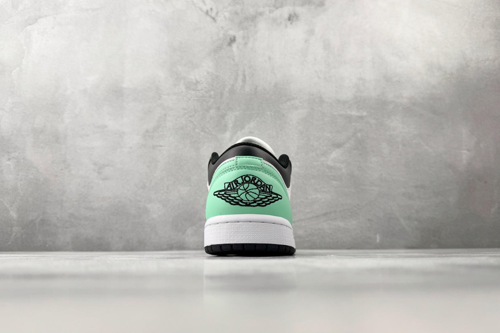 平台爆款 Jordan Air Jordan 1 low 白绿 553558-131-Top High Quatity Cheap Sneakers Fashion Clothing Clothes Bags handbags Shoes of all Brand wholesale With The best Quality And Beautiful Price from China Factory Chinese suppliers wholesaler seller 平台爆款 Jordan Air Jordan 1 low 白绿 553558-131