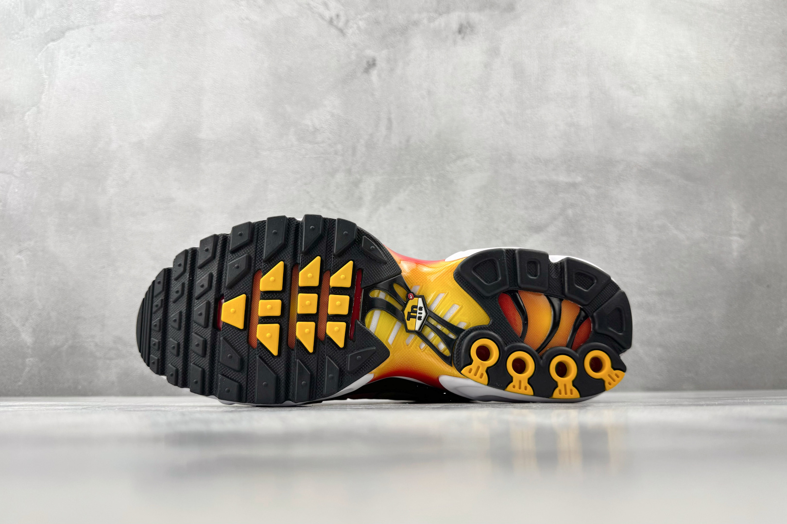 Nike Air Max Plus 黄红 DX0755-600