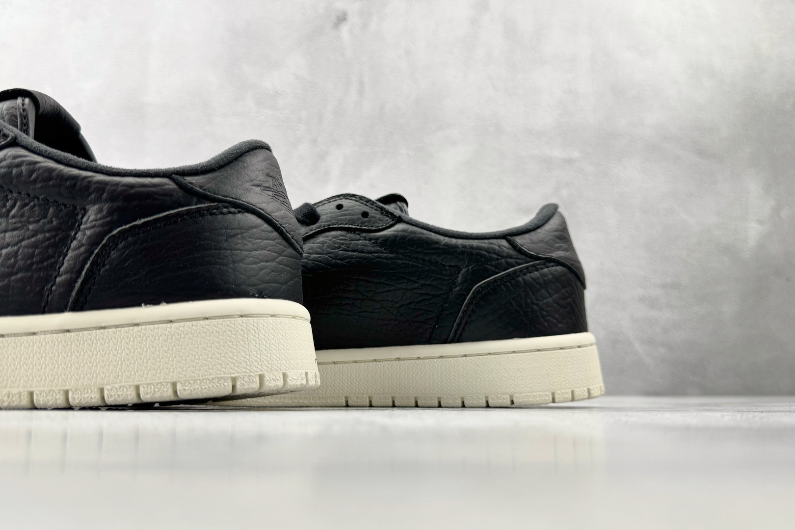 平台爆款 Jordan Air Jordan 1 Retro Low Swooshless 黑 848775-005-莆田鞋,莆田鞋货源,高仿鞋,高仿鞋货源,安福档口,莆田高仿鞋,莆田鞋批发,高仿鞋批发,莆田高仿运动鞋,高仿运动鞋,莆田运动鞋 平台爆款 Jordan Air Jordan 1 Retro Low Swooshless 黑 848775-005