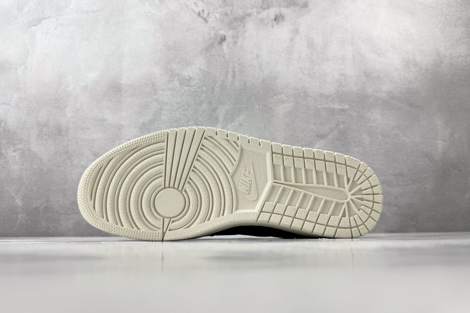平台爆款 Jordan Air Jordan 1 Retro Low Swooshless 黑 848775-005-莆田鞋,莆田鞋货源,高仿鞋,高仿鞋货源,安福档口,莆田高仿鞋,莆田鞋批发,高仿鞋批发,莆田高仿运动鞋,高仿运动鞋,莆田运动鞋 平台爆款 Jordan Air Jordan 1 Retro Low Swooshless 黑 848775-005