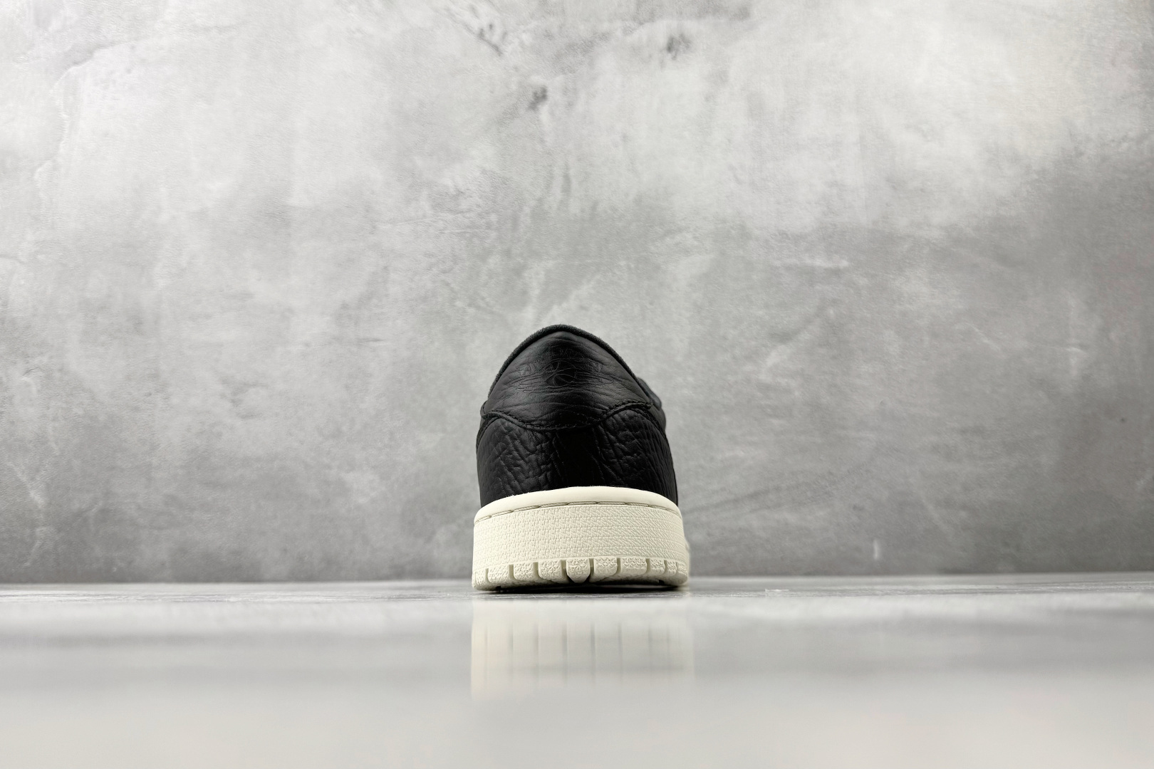 平台爆款 Jordan Air Jordan 1 Retro Low Swooshless 黑 848775-005-莆田鞋,莆田鞋货源,高仿鞋,高仿鞋货源,安福档口,莆田高仿鞋,莆田鞋批发,高仿鞋批发,莆田高仿运动鞋,高仿运动鞋,莆田运动鞋 平台爆款 Jordan Air Jordan 1 Retro Low Swooshless 黑 848775-005