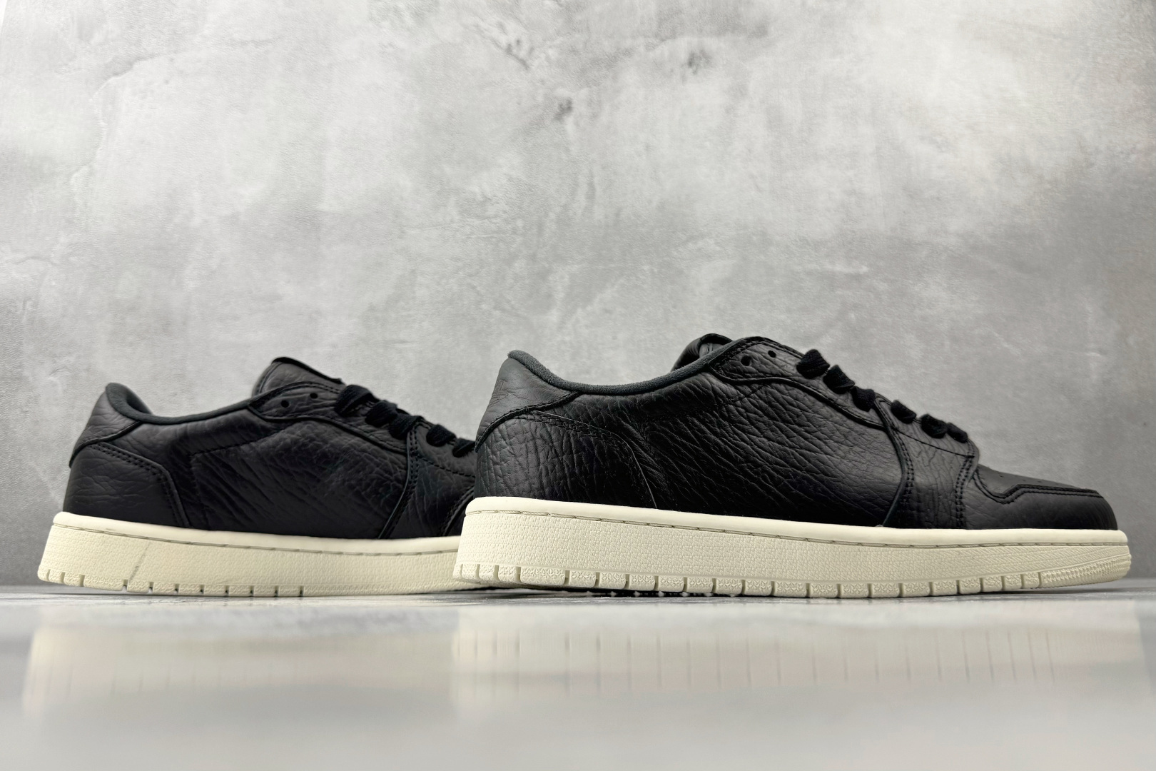 平台爆款 Jordan Air Jordan 1 Retro Low Swooshless 黑 848775-005-莆田鞋,莆田鞋货源,高仿鞋,高仿鞋货源,安福档口,莆田高仿鞋,莆田鞋批发,高仿鞋批发,莆田高仿运动鞋,高仿运动鞋,莆田运动鞋 平台爆款 Jordan Air Jordan 1 Retro Low Swooshless 黑 848775-005