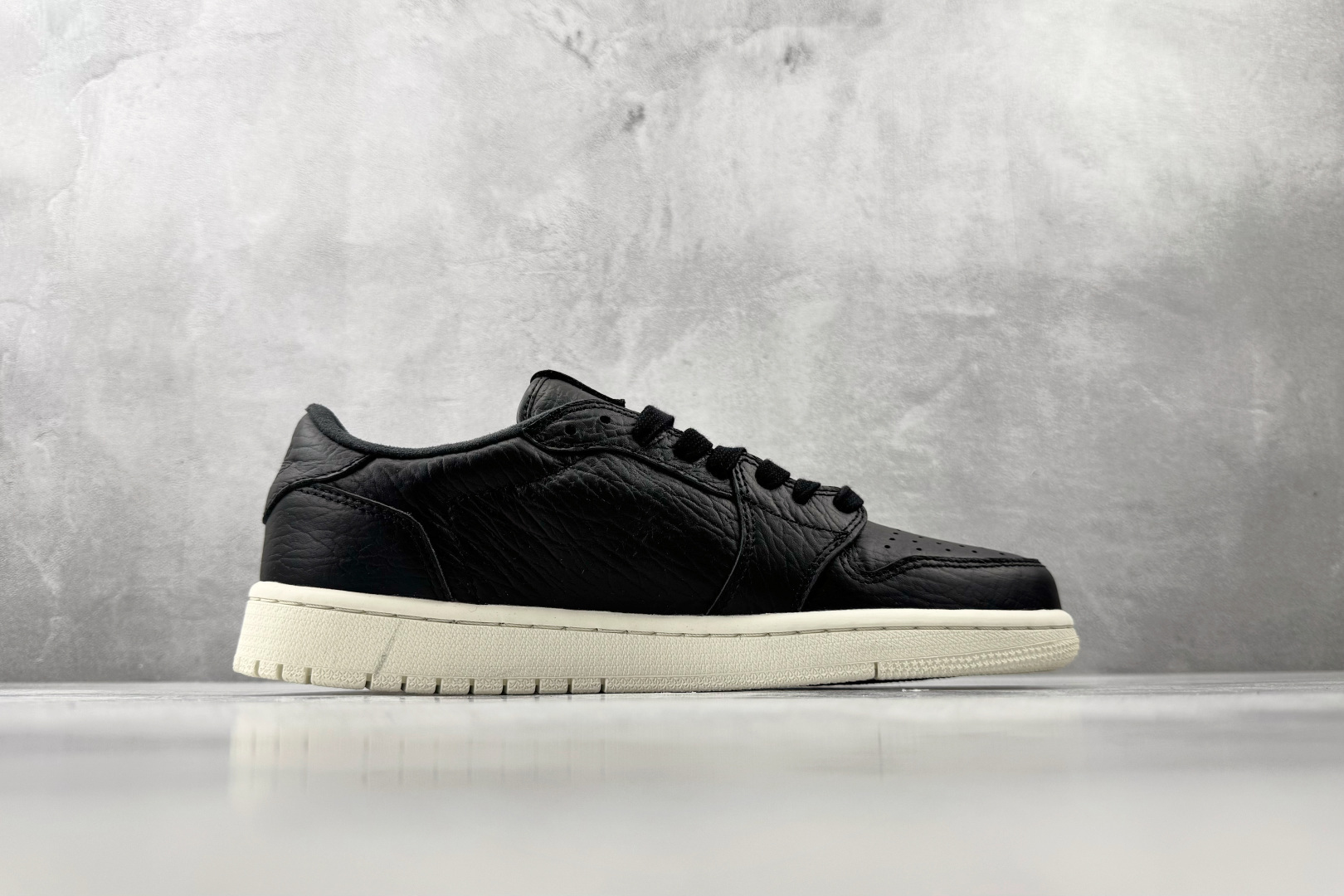 平台爆款 Jordan Air Jordan 1 Retro Low Swooshless 黑 848775-005-莆田鞋,莆田鞋货源,高仿鞋,高仿鞋货源,安福档口,莆田高仿鞋,莆田鞋批发,高仿鞋批发,莆田高仿运动鞋,高仿运动鞋,莆田运动鞋 平台爆款 Jordan Air Jordan 1 Retro Low Swooshless 黑 848775-005