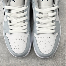 OT纯原 Jordan Air Jordan 1 Low 浅蓝白货号:-400尺码:35.5 36 36 OT纯原 Jordan Air Jordan 1 Low 浅蓝白货号:-400尺码:35.5 36 36