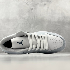 OT纯原 Jordan Air Jordan 1 Low 浅蓝白货号:-400尺码:35.5 36 36 OT纯原 Jordan Air Jordan 1 Low 浅蓝白货号:-400尺码:35.5 36 36