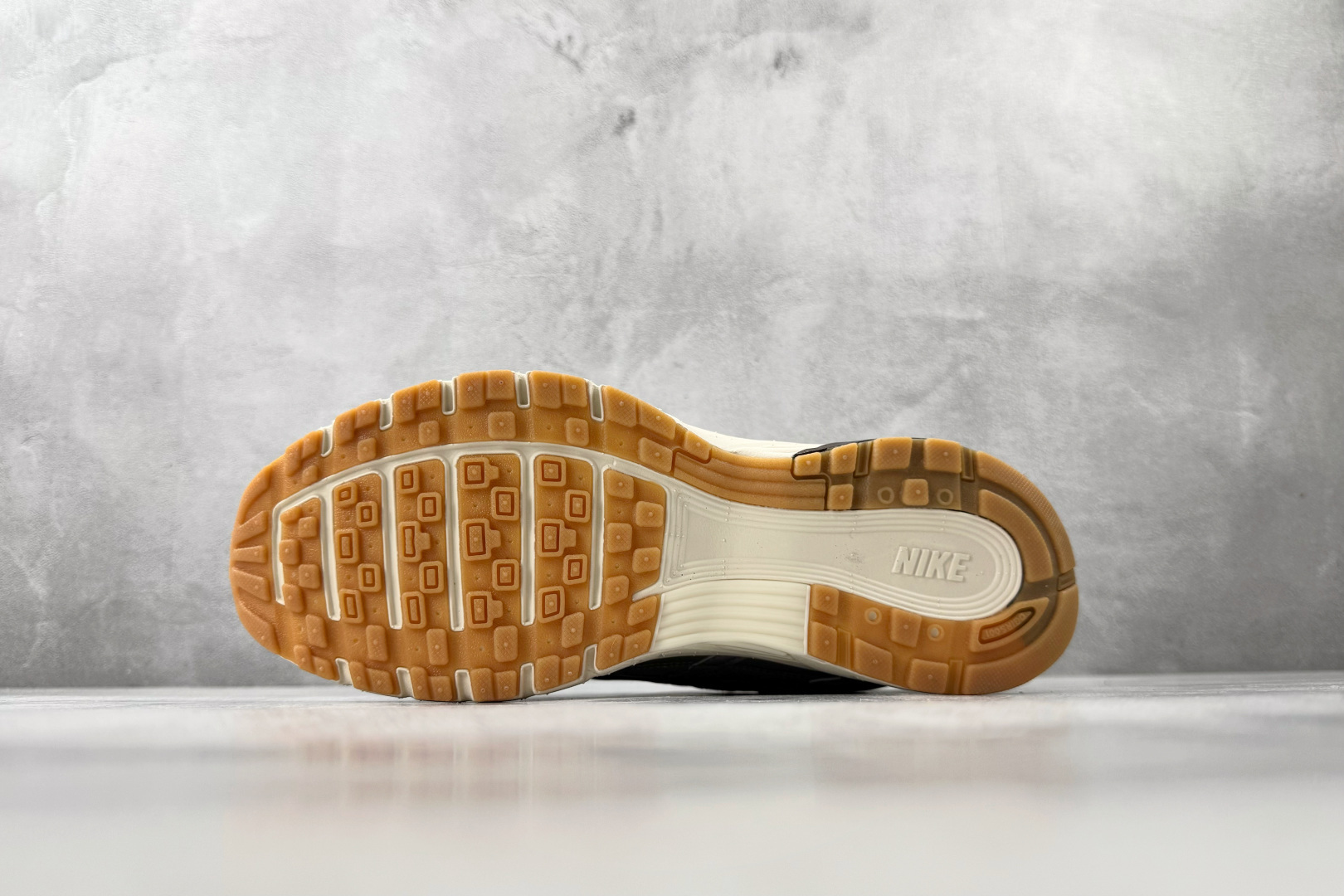 原鞋开发 原数据档案 Nike P-6000 灰色 CD6404-028-Top High Quatity Cheap Sneakers Fashion Clothing Clothes Bags handbags Shoes of all Brand wholesale With The best Quality And Beautiful Price from China Factory Chinese suppliers wholesaler seller 原鞋开发 原数据档案 Nike P-6000 灰色 CD6404-028