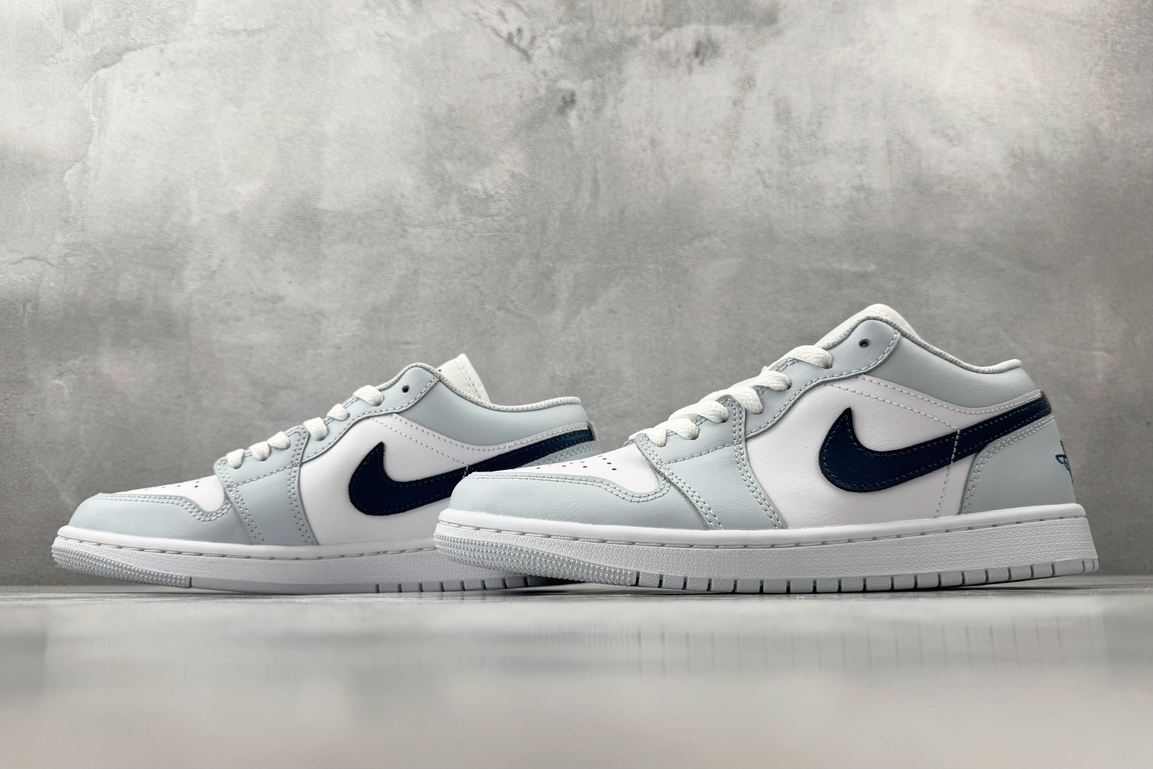 Jordan Air Jordan 1 浅蓝白 553558-400-Top High Quatity Cheap Sneakers Fashion Clothing Clothes Bags handbags Shoes of all Brand wholesale With The best Quality And Beautiful Price from China Factory Chinese suppliers wholesaler seller Jordan Air Jordan 1 浅蓝白 553558-400