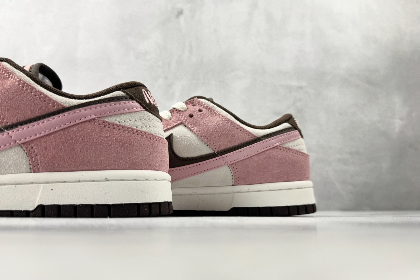 Nike Dunk Low Double Swoosh 粉色 HV1799-161-Top High Quatity Cheap Sneakers Fashion Clothing Clothes Bags handbags Shoes of all Brand wholesale With The best Quality And Beautiful Price from China Factory Chinese suppliers wholesaler seller Nike Dunk Low Double Swoosh 粉色 HV1799-161