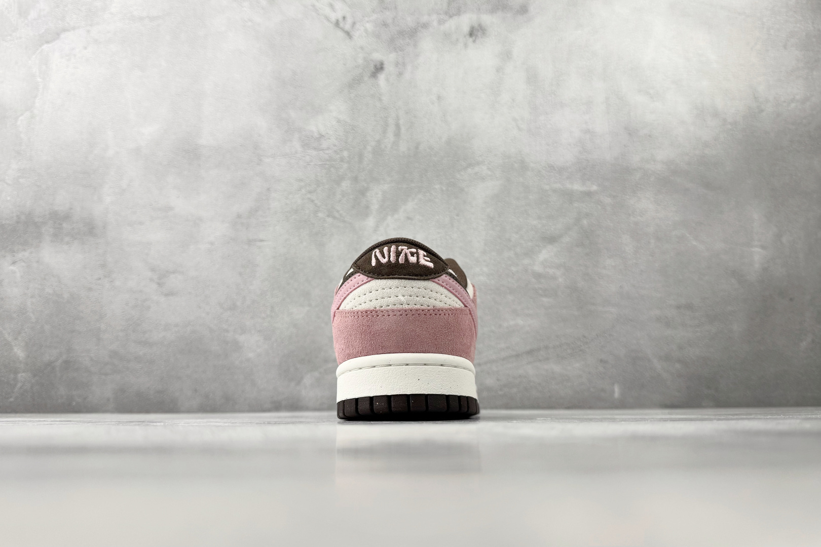 Nike Dunk Low Double Swoosh 粉色 HV1799-161-Top High Quatity Cheap Sneakers Fashion Clothing Clothes Bags handbags Shoes of all Brand wholesale With The best Quality And Beautiful Price from China Factory Chinese suppliers wholesaler seller Nike Dunk Low Double Swoosh 粉色 HV1799-161