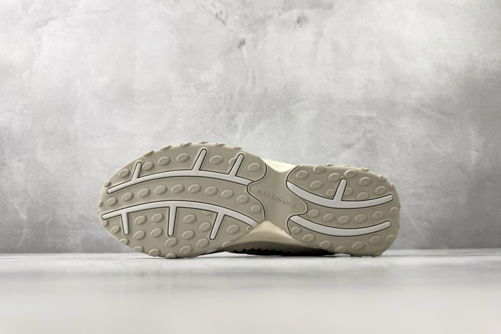 纯原出品 New Balance 204L灰白 U204L2-Top High Quatity Cheap Sneakers Fashion Clothing Clothes Bags handbags Shoes of all Brand wholesale With The best Quality And Beautiful Price from China Factory Chinese suppliers wholesaler seller 纯原出品 New Balance 204L灰白 U204L2