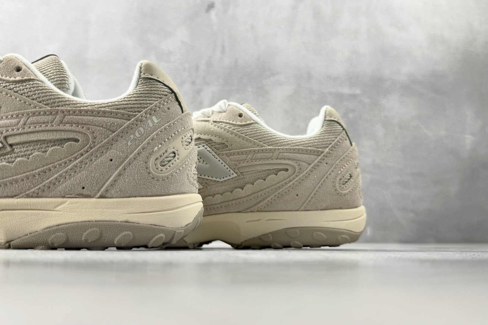 纯原出品 New Balance 204L灰白 U204L2-Top High Quatity Cheap Sneakers Fashion Clothing Clothes Bags handbags Shoes of all Brand wholesale With The best Quality And Beautiful Price from China Factory Chinese suppliers wholesaler seller 纯原出品 New Balance 204L灰白 U204L2