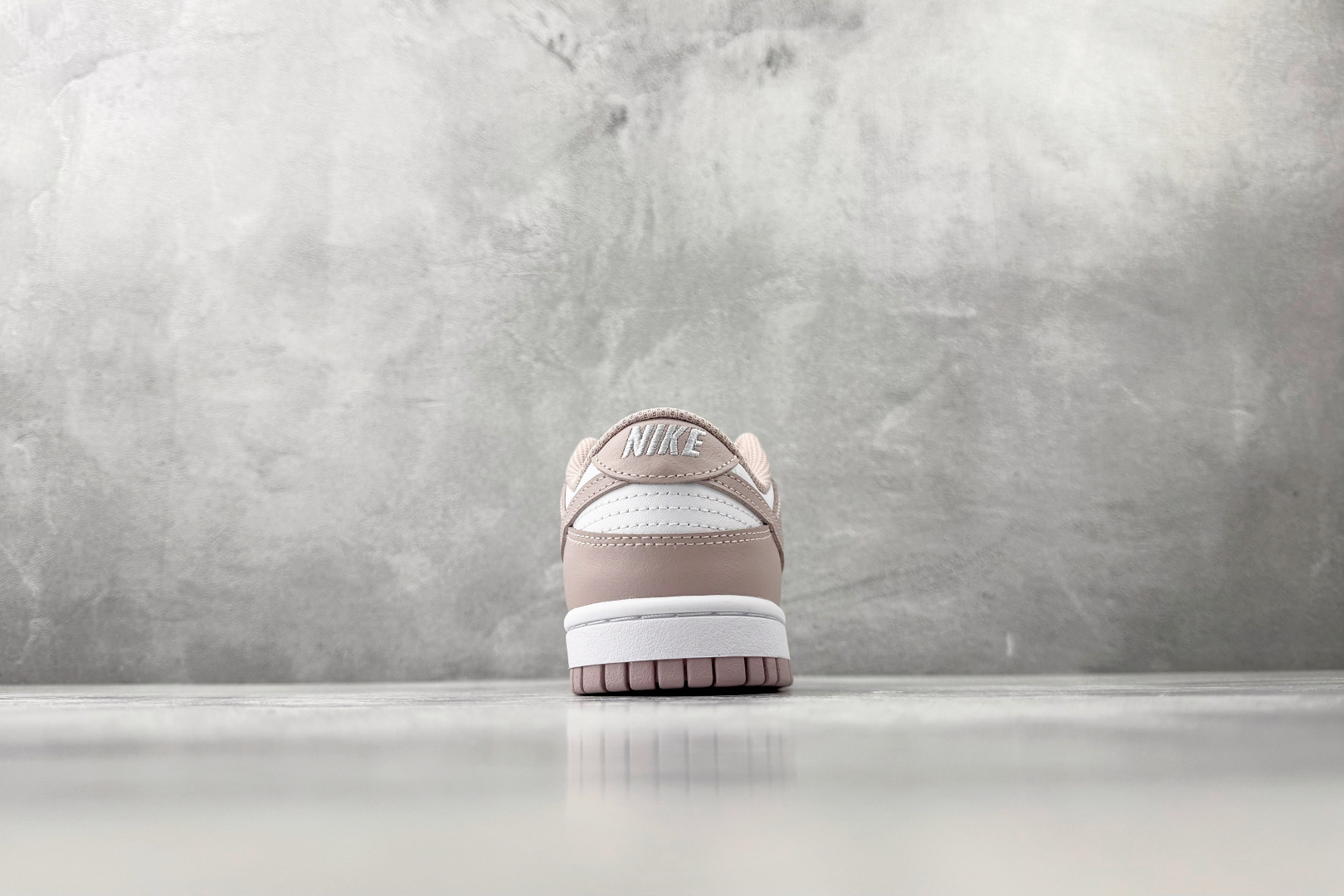 Nike Dunk Low 粉白 IM6572-103-Top High Quatity Cheap Sneakers Fashion Clothing Clothes Bags handbags Shoes of all Brand wholesale With The best Quality And Beautiful Price from China Factory Chinese suppliers wholesaler seller Nike Dunk Low 粉白 IM6572-103
