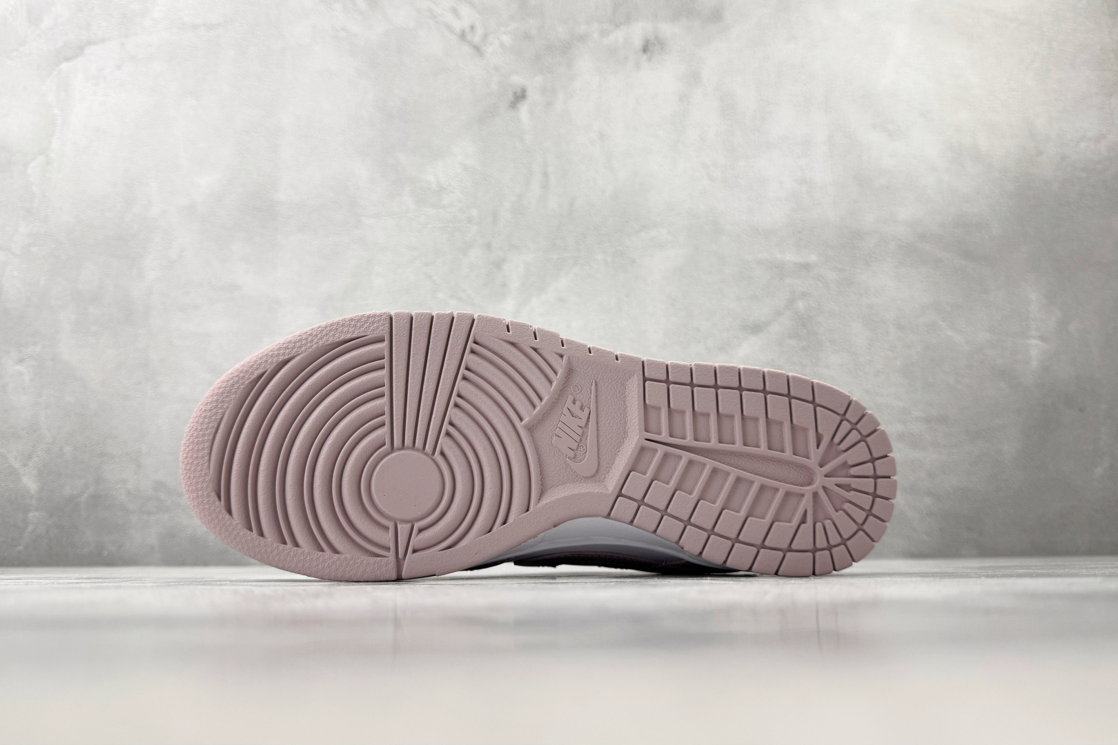 Nike Dunk Low 粉白 IM6572-103-Top High Quatity Cheap Sneakers Fashion Clothing Clothes Bags handbags Shoes of all Brand wholesale With The best Quality And Beautiful Price from China Factory Chinese suppliers wholesaler seller Nike Dunk Low 粉白 IM6572-103